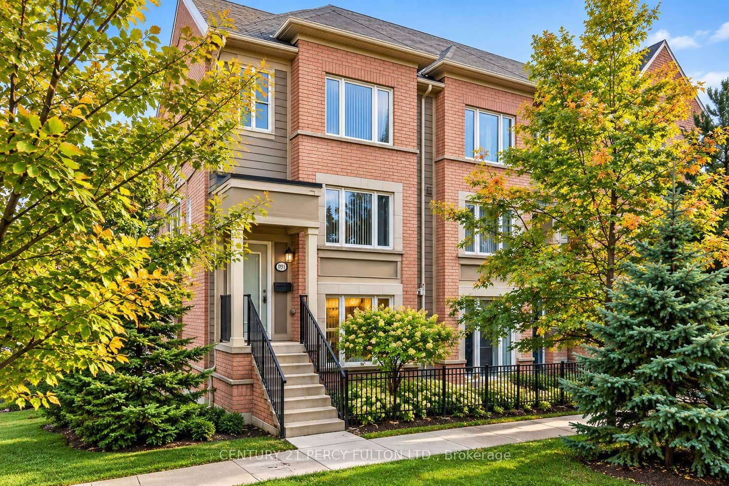 15951 Bayview Avenue, Aurora, ON L4G 0S3