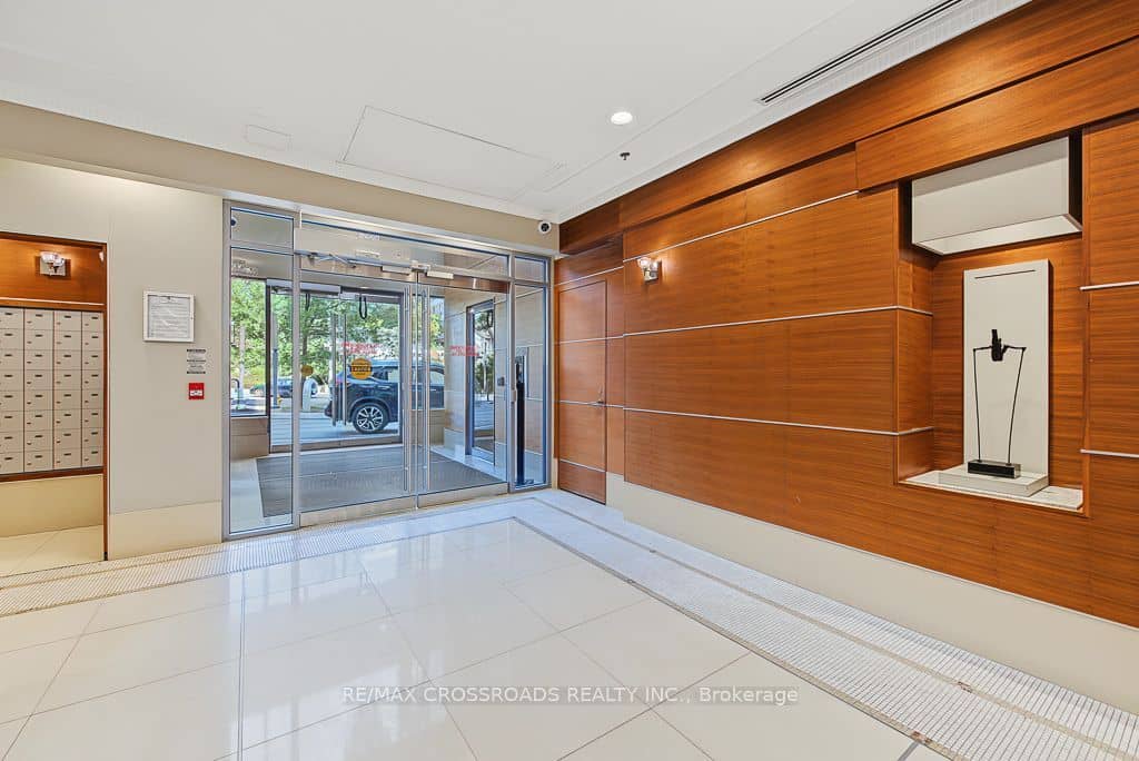 20 Gothic Avenue 613, Toronto, ON M6P 1T5