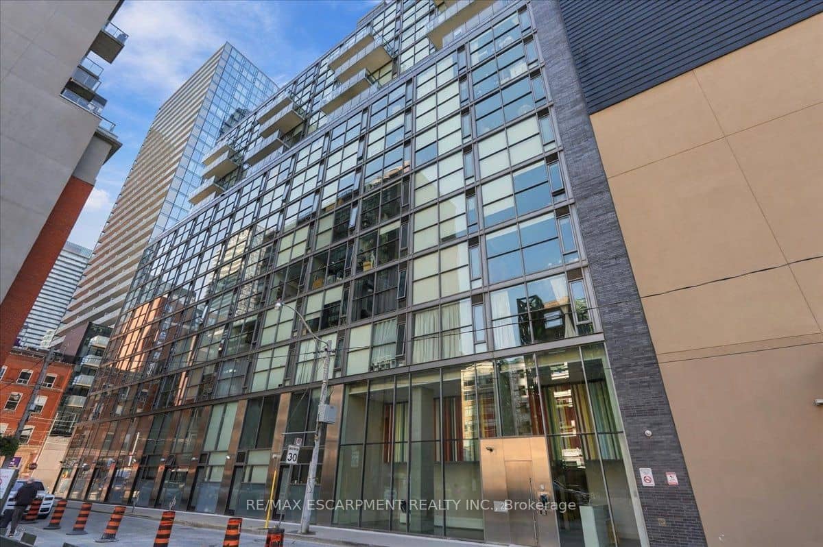 25 Oxley Street 613, Toronto, ON M5V 2J5