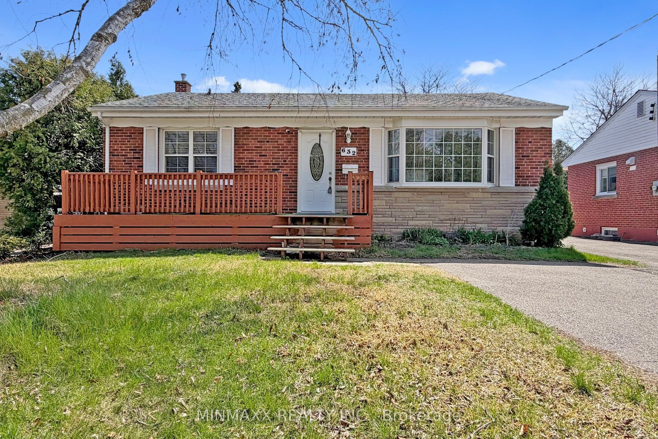 632 Inverness Avenue, Burlington, ON L7T 3S8
