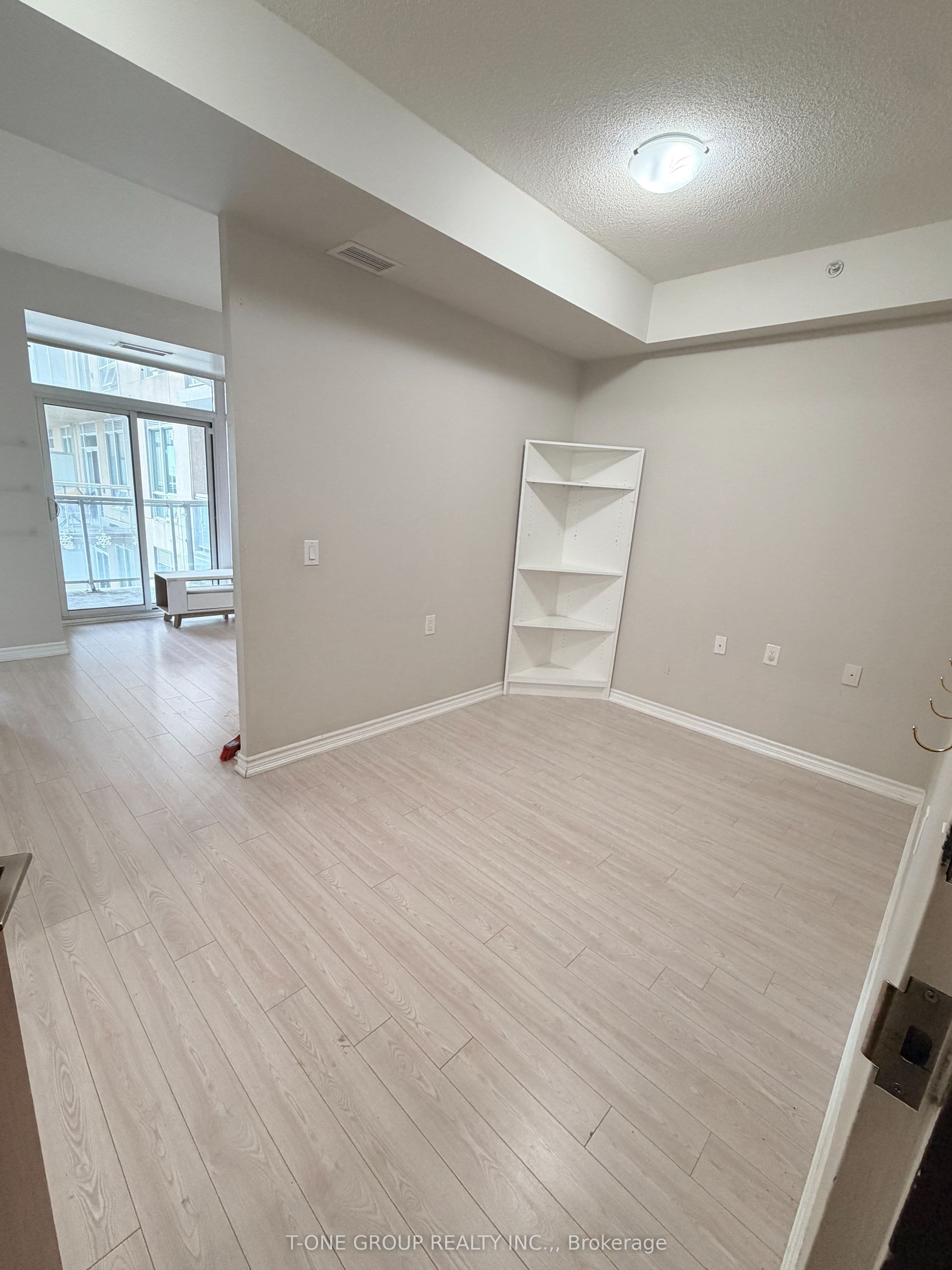 8323 Kennedy Road 1028, Markham, ON L3R 5W7