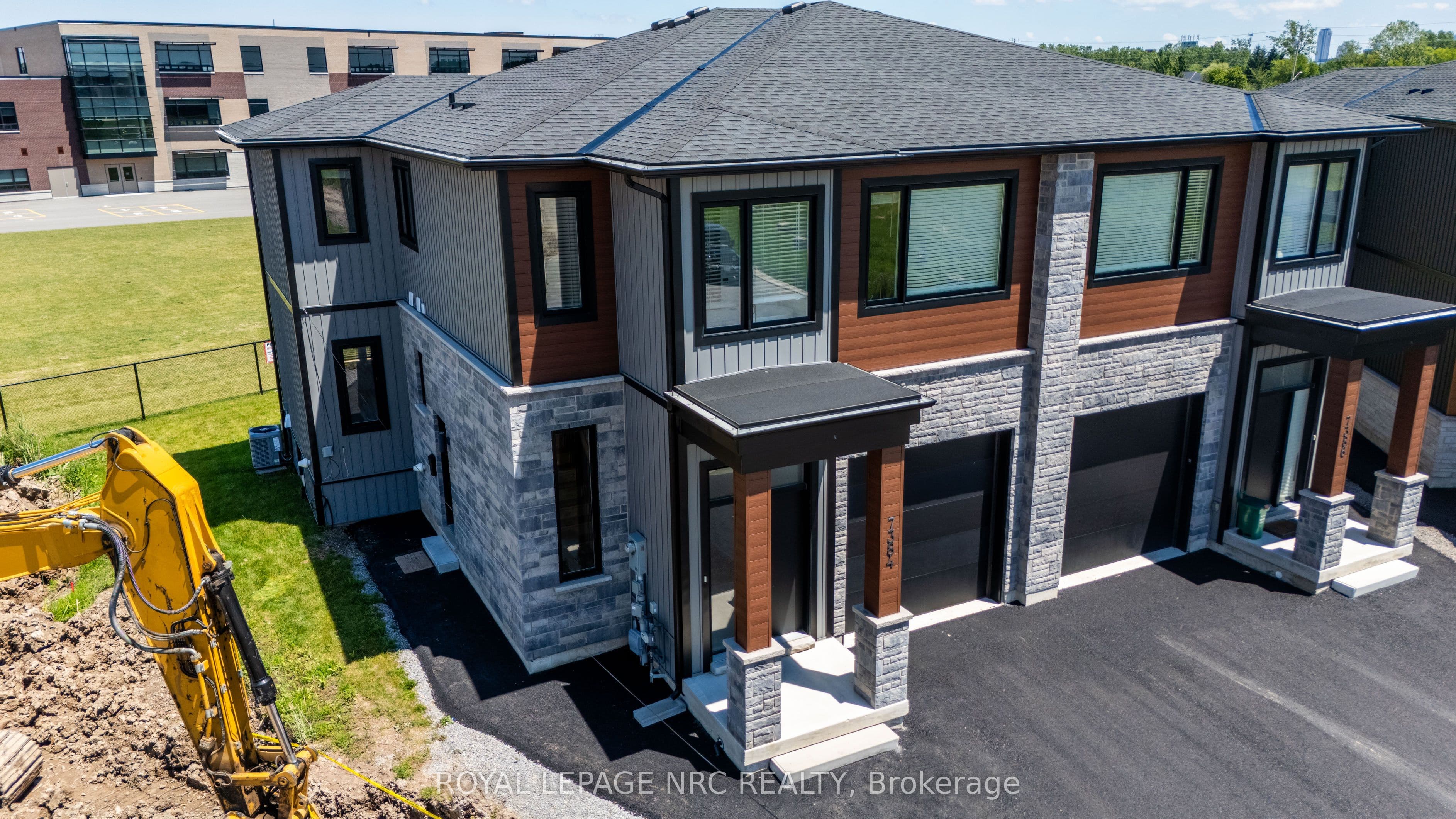 7384 Splendour Drive, Niagara Falls, ON L2H 3V8