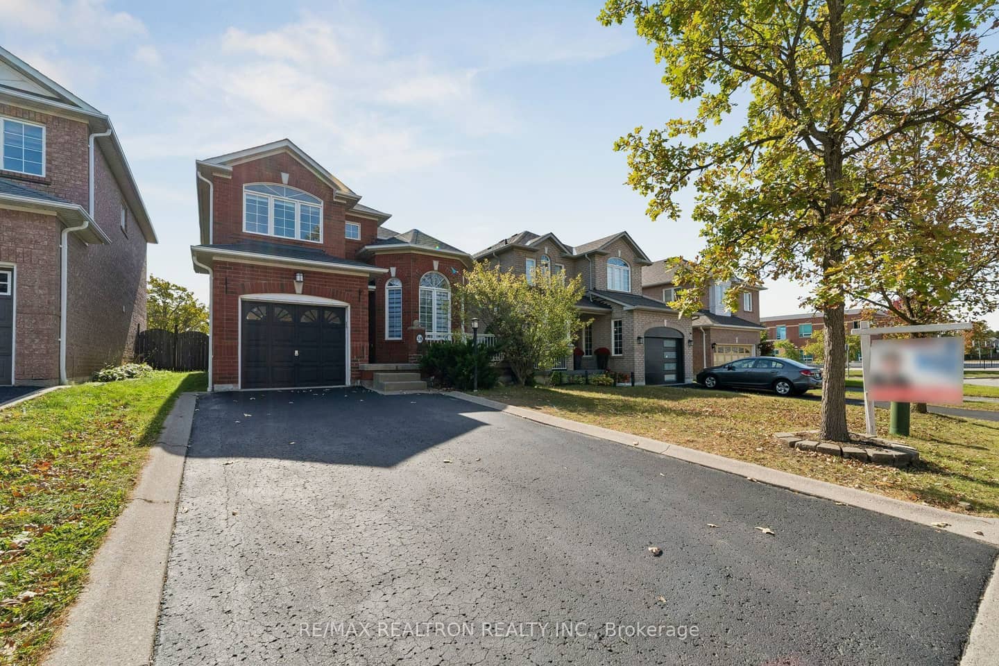 58 Lurosa Crescent, Whitby, ON L1R 3A9
