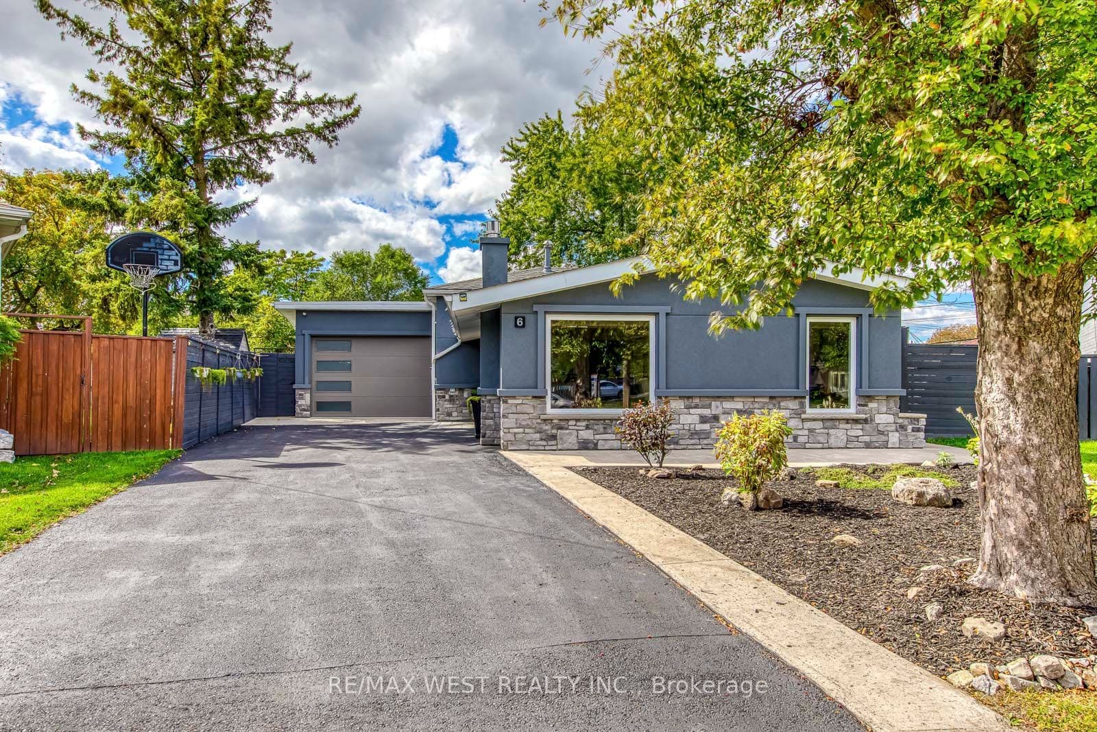 6 Millview Court, Toronto, ON M9W 3K7