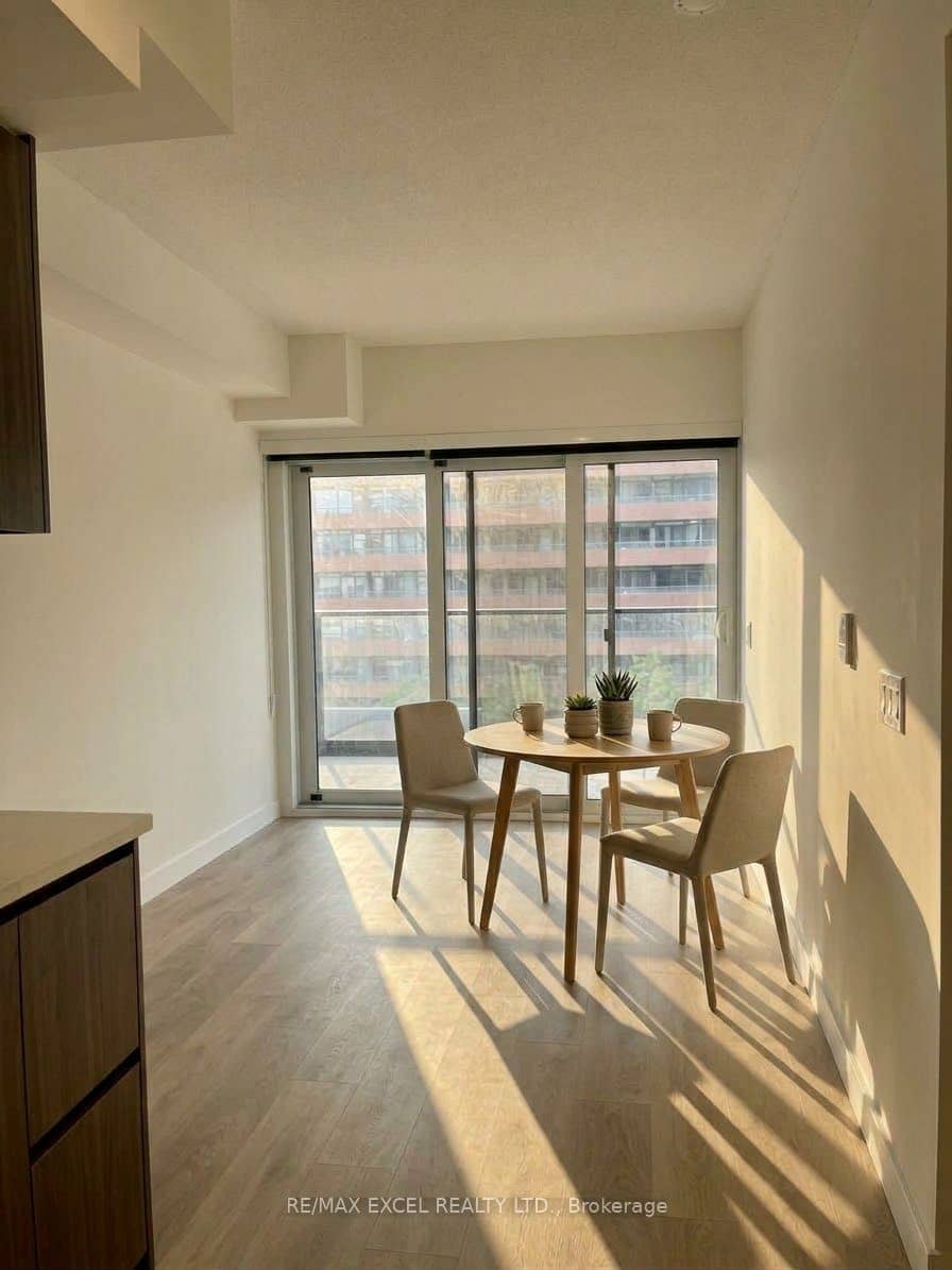3 Concord Cityplace Way 627, Toronto, ON M5V 0X4