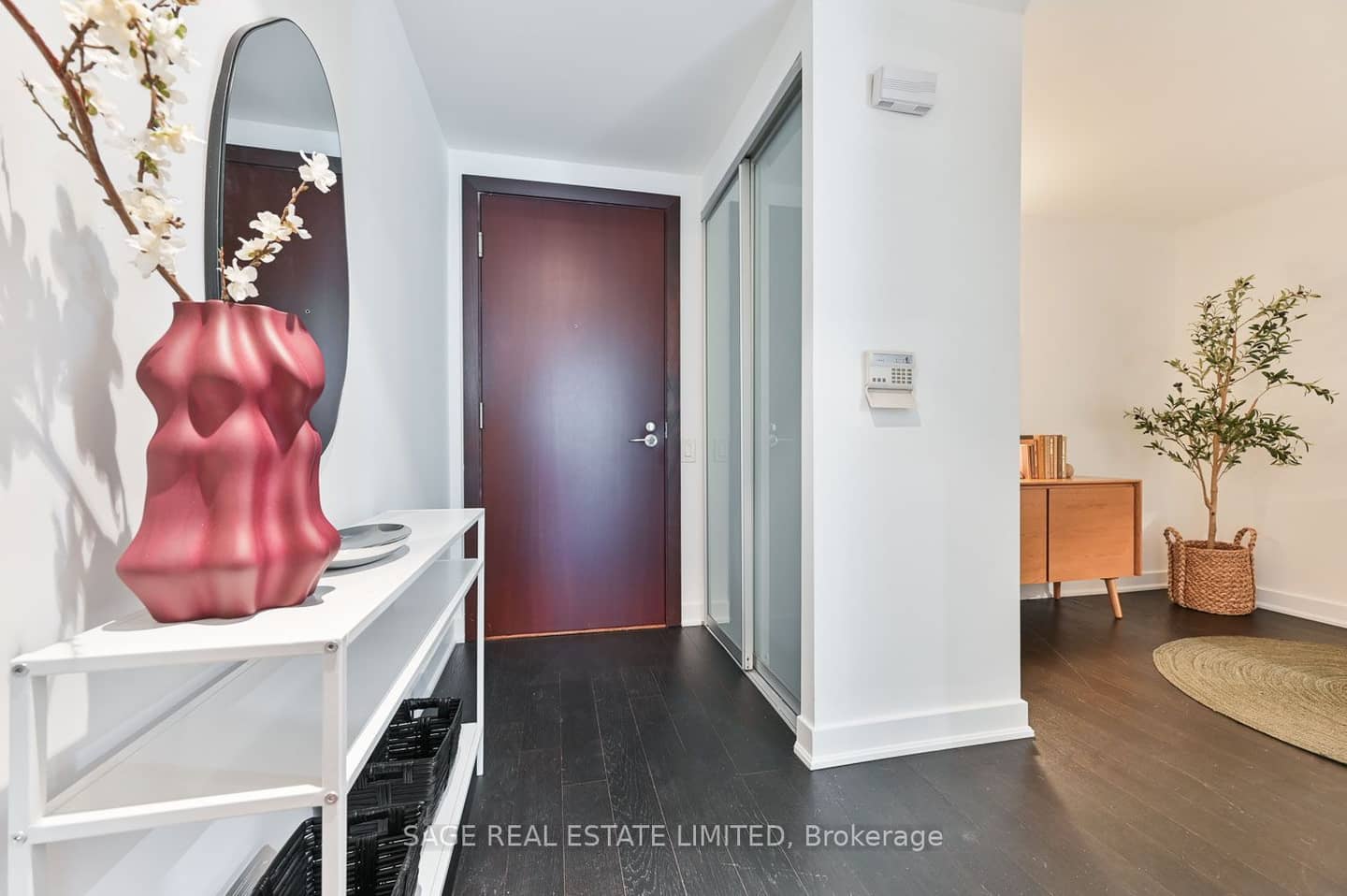 75 Portland Street 215, Toronto, ON M5V 2M9