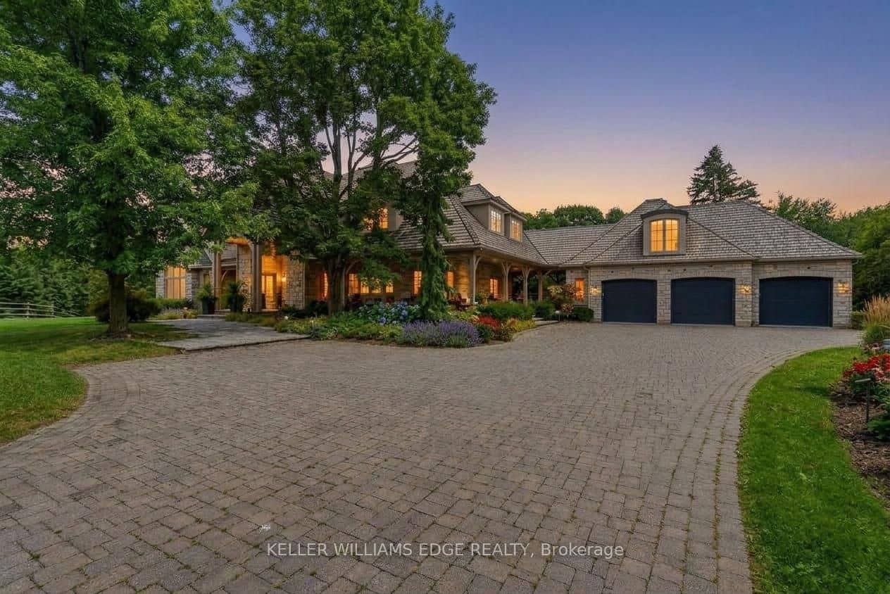 2376 8 Side Road, Burlington, ON L7P 0E6