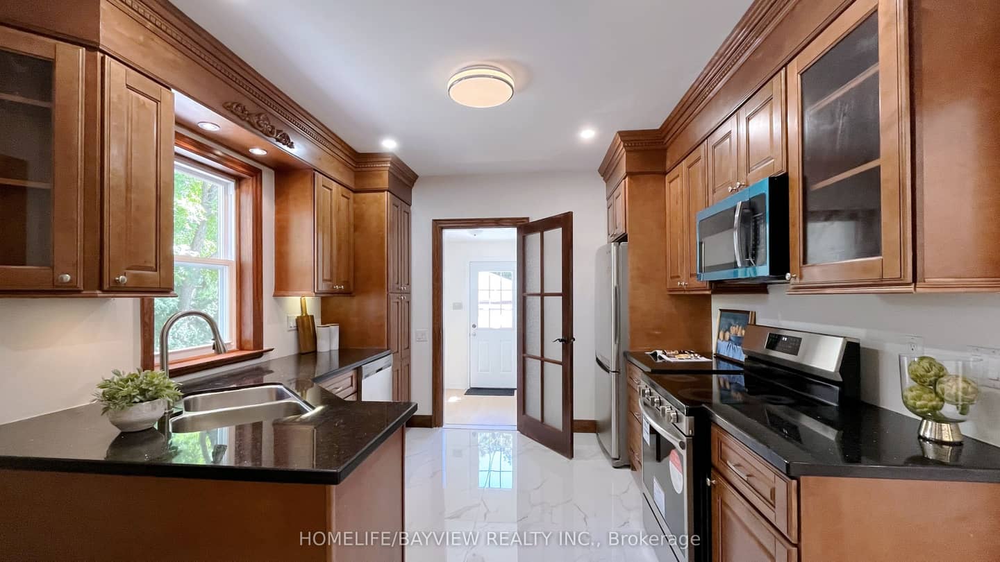 82 Centre Street E, Richmond Hill, ON L4C 1A4