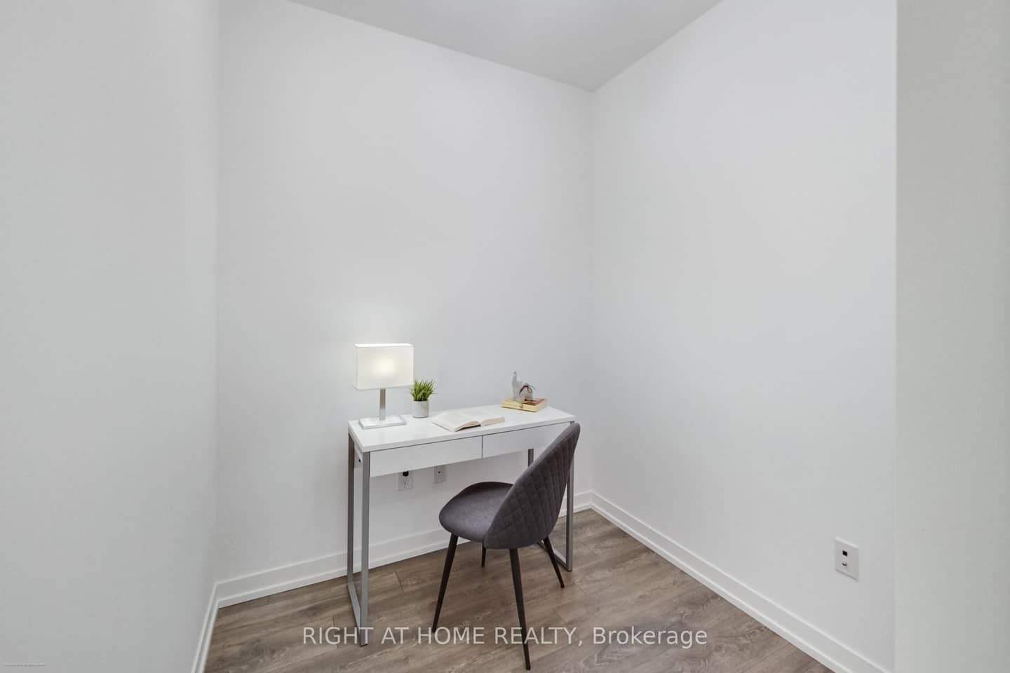 2520 Eglinton Avenue W 1602, Mississauga, ON L5M 0Y4