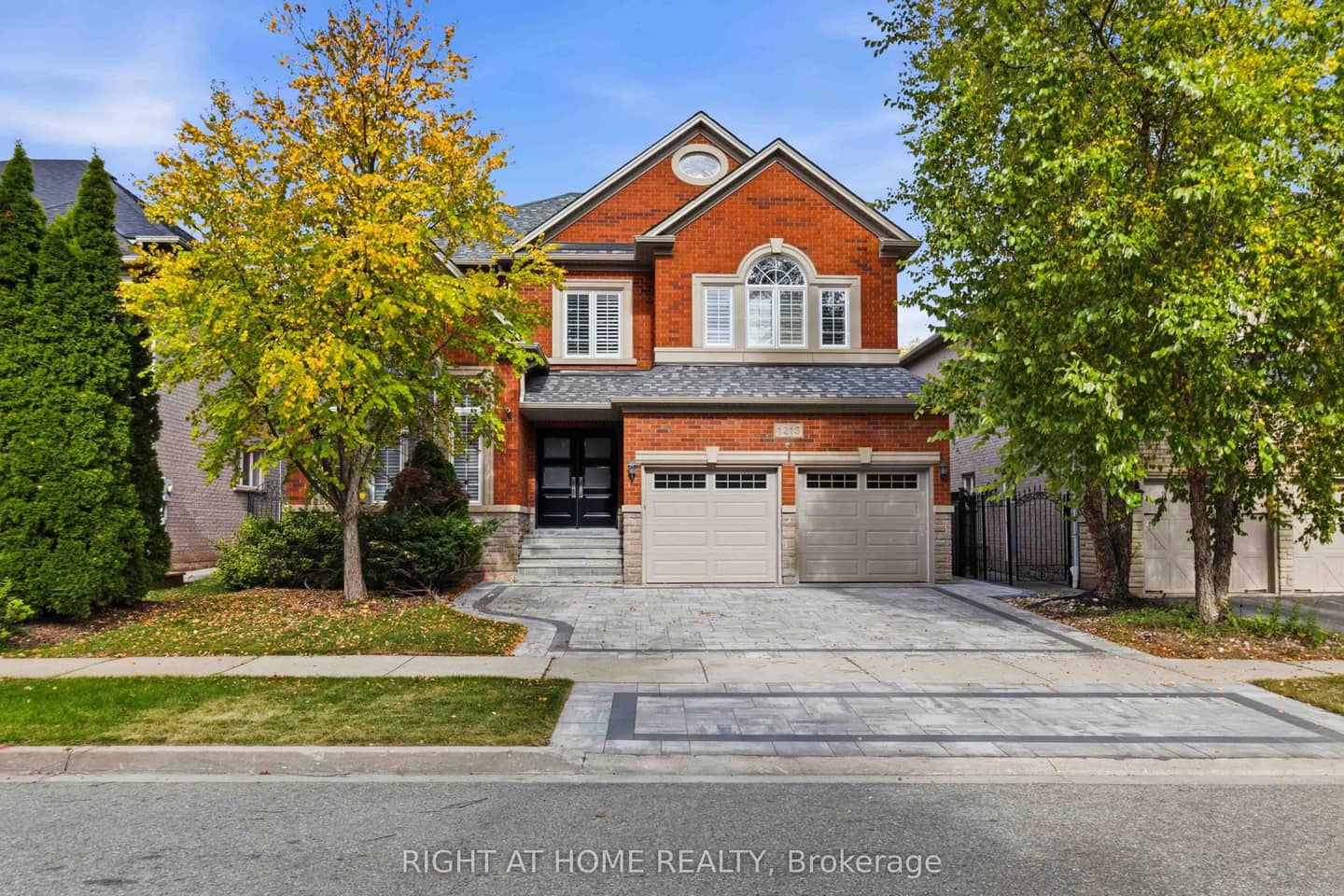 1213 Lindenrock Drive, Oakville, ON L6H 6W2