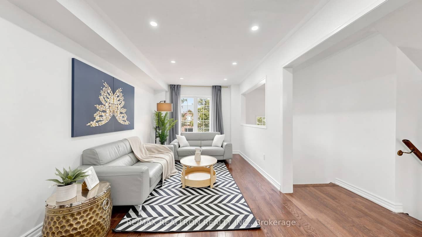 88 Banbrooke Crescent, Newmarket, ON L3X 2W9