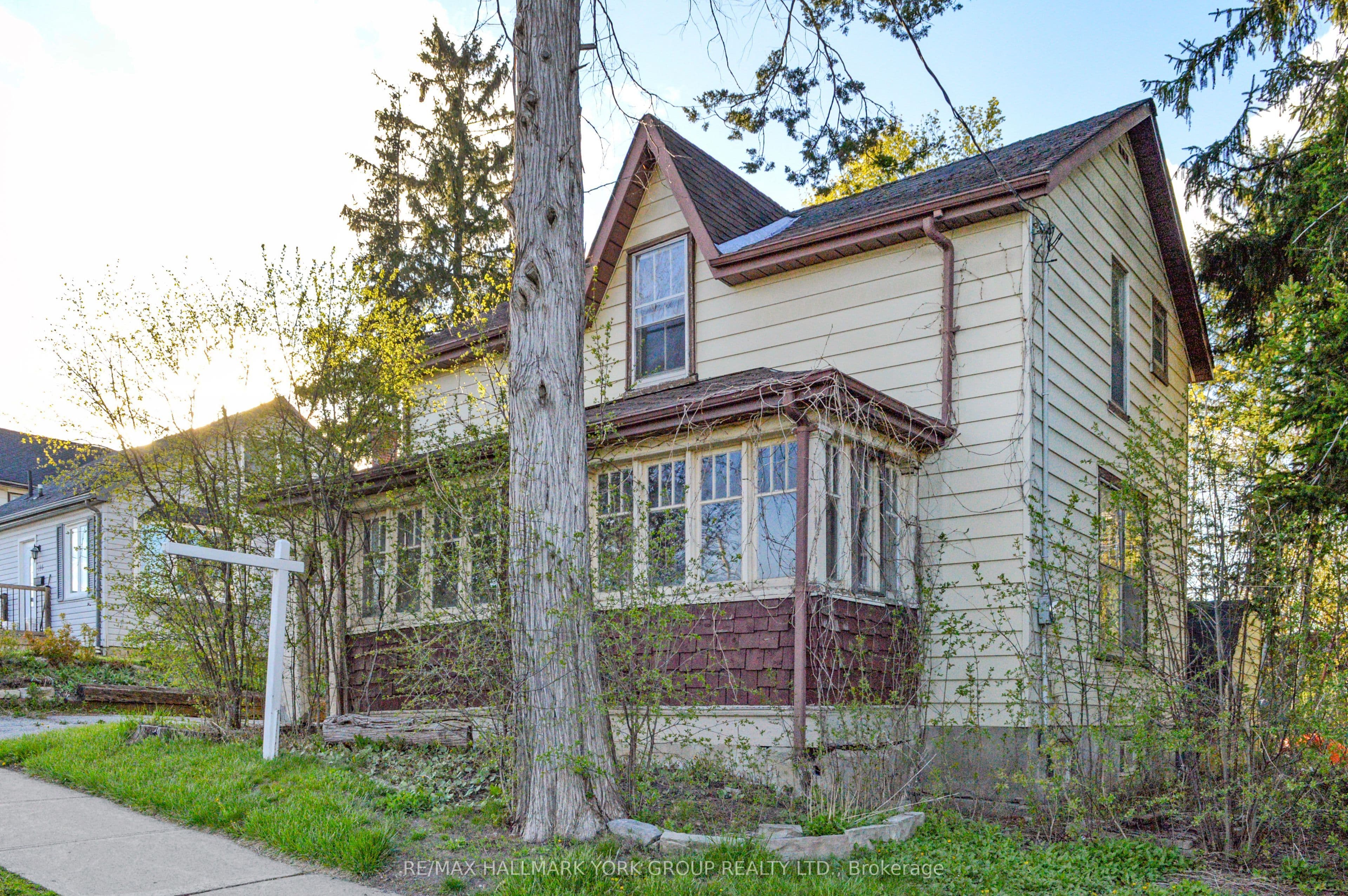 148 Centre Street, Aurora, ON L4G 1K1