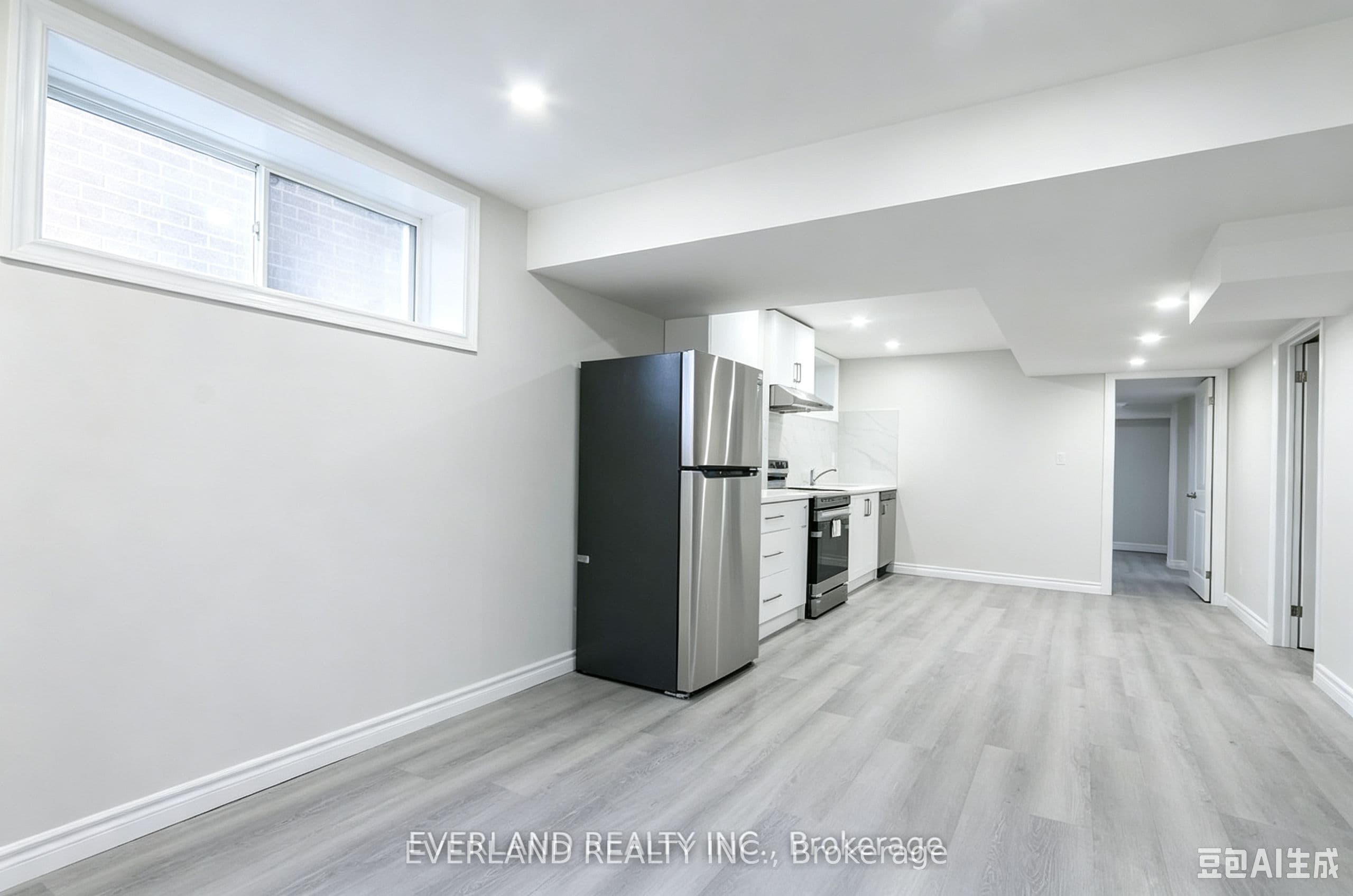 21 Kenneth Ross Bend, East Gwillimbury, ON L9N 0T7