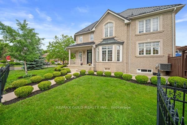 39 Trailhead Crescent, Brampton, ON L6R 3H2