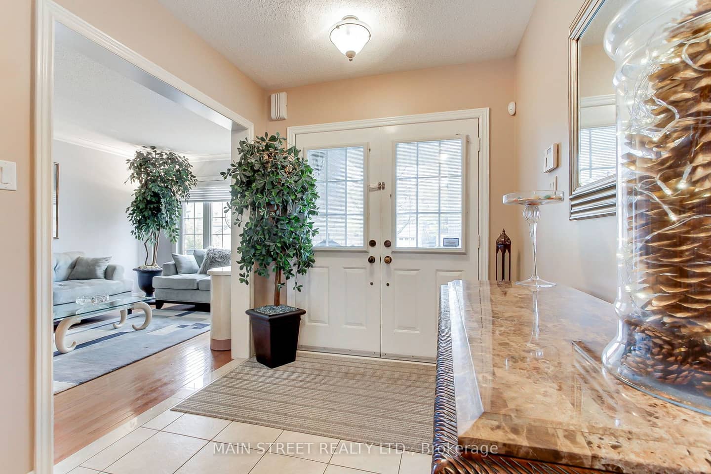 196 Wainscot Avenue, Newmarket, ON L3X 2X4