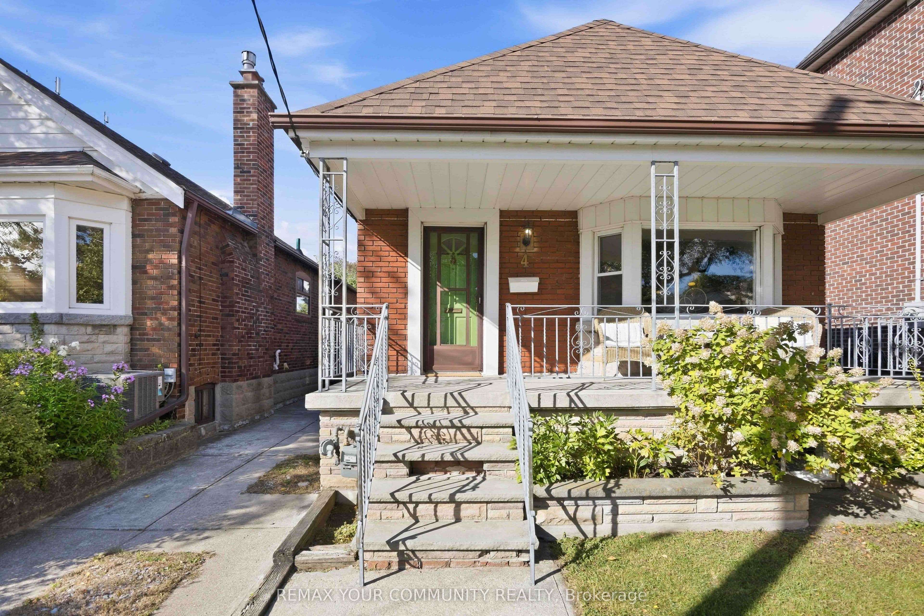 4 Crestland Avenue, Toronto, ON M4C 3L1