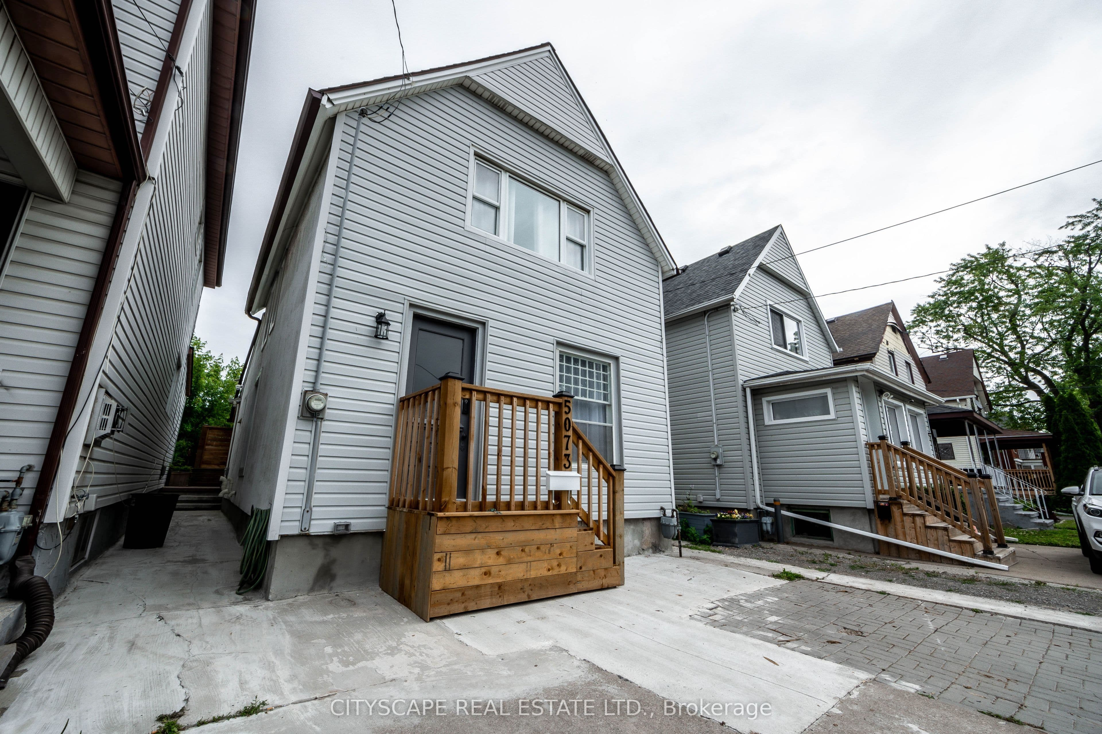 5073 Kitchener Street, Niagara Falls, ON L2G 1B1