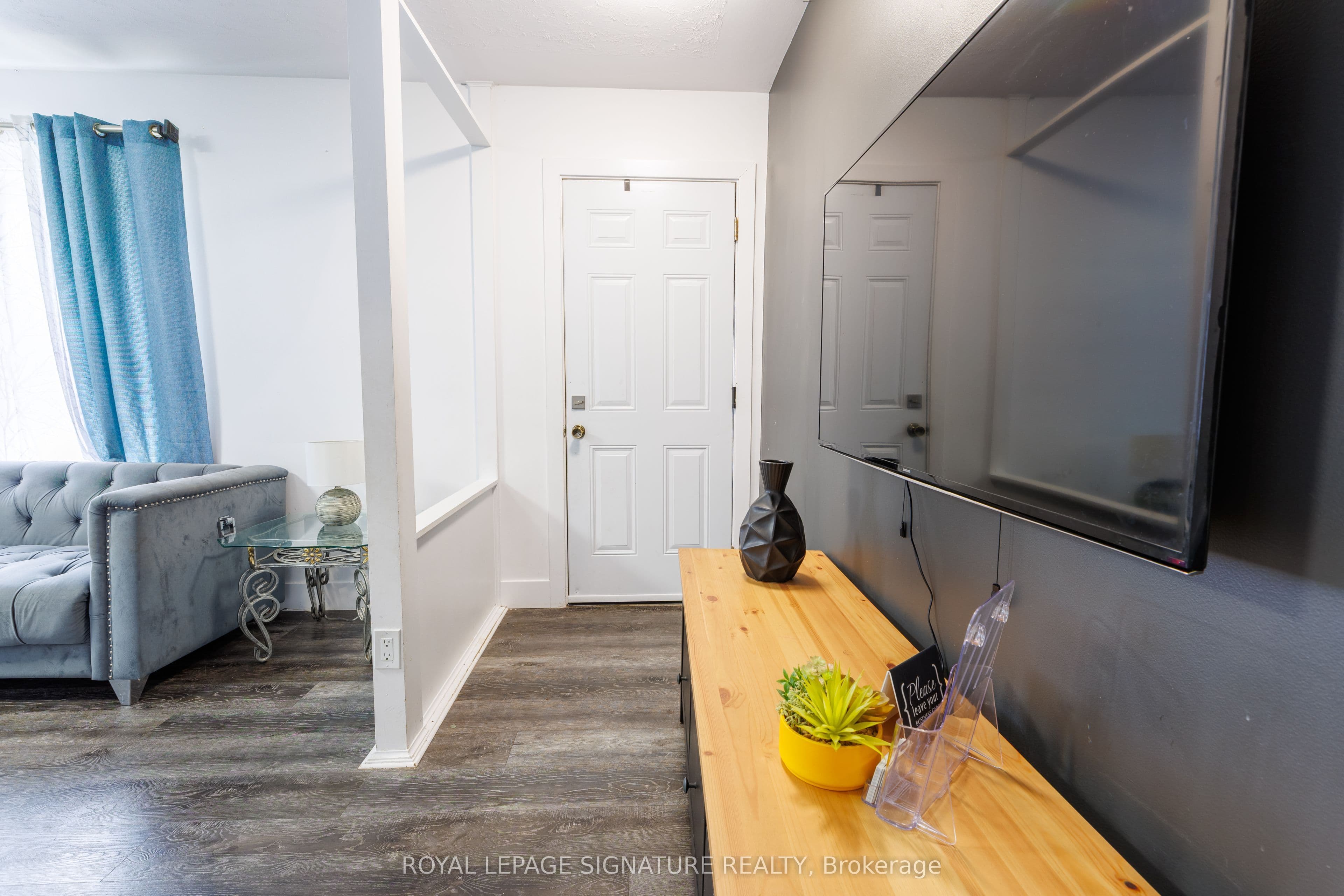 18 Silverdale Crescent, London South, ON N5Z 4A4