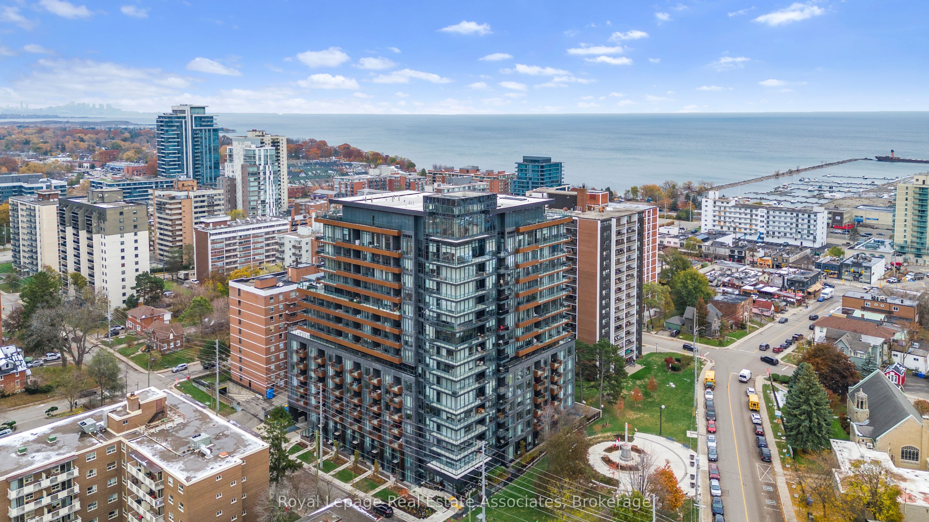 21 Park Street E 805, Mississauga, ON L5G 0C2