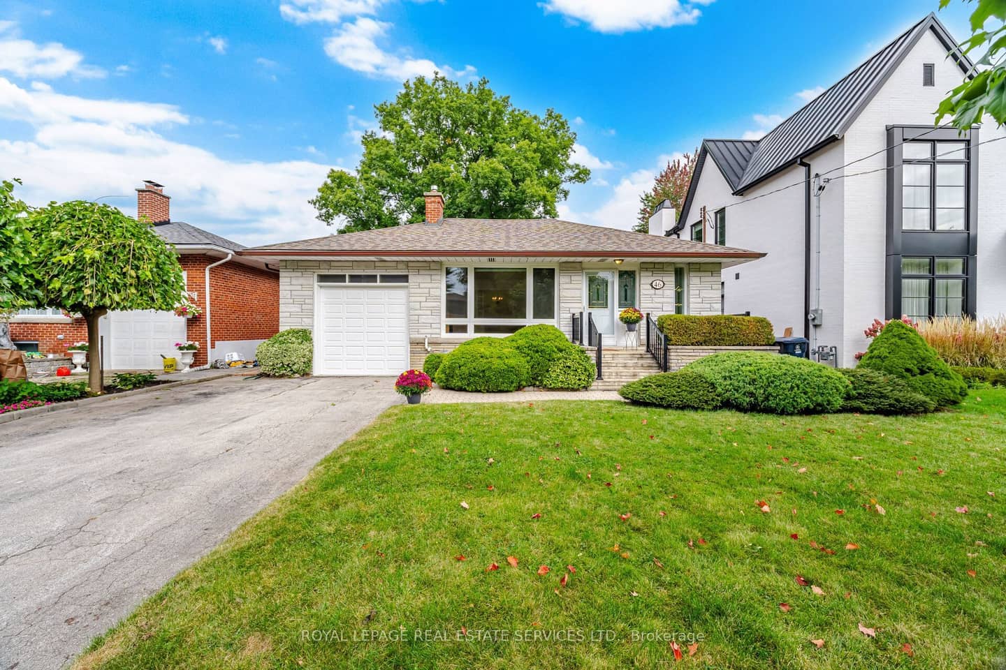 46 Cardigan Road, Toronto, ON M8Z 2W2