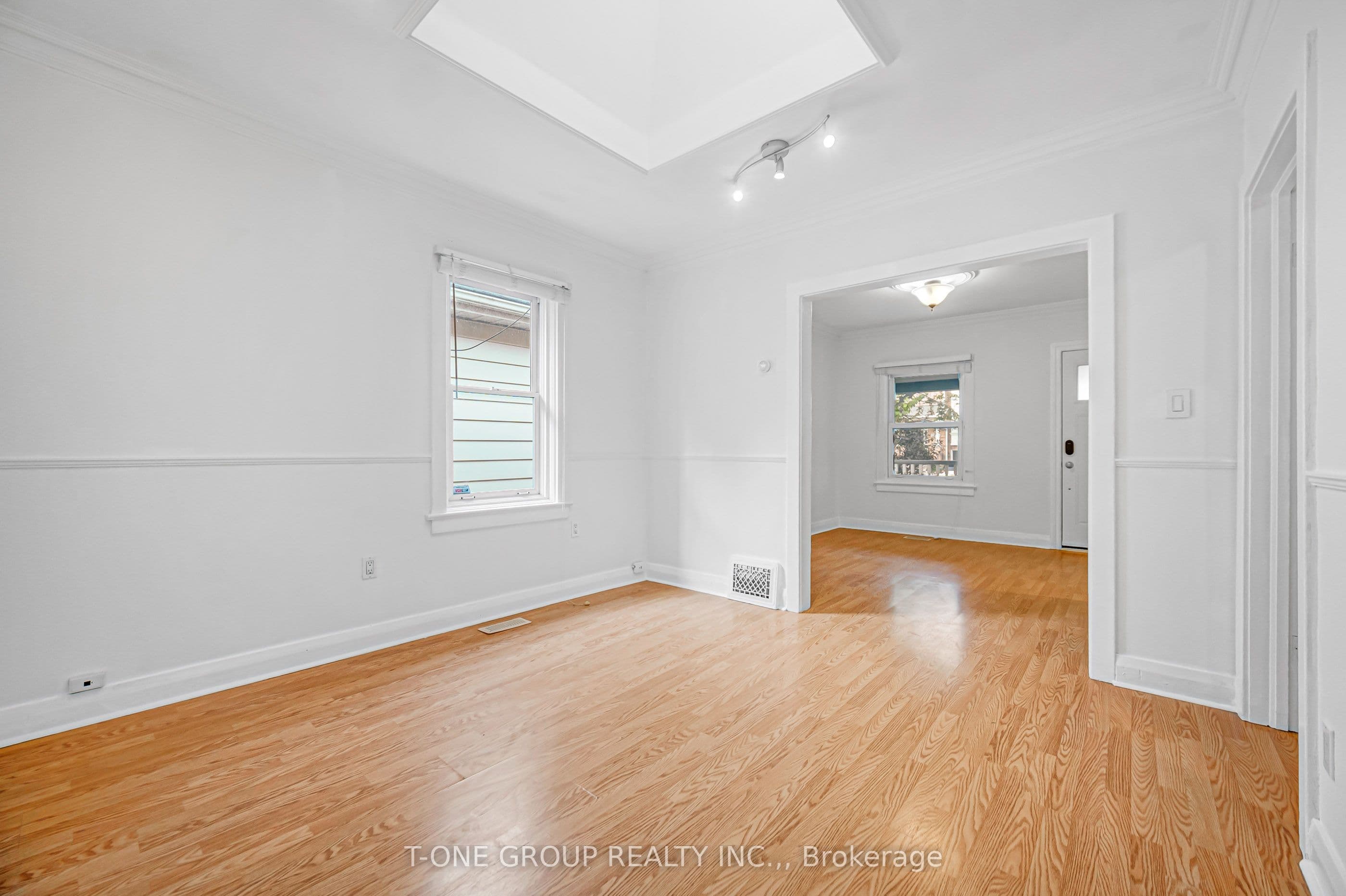 13 Twenty Ninth Street, Toronto, ON M8W 3A9
