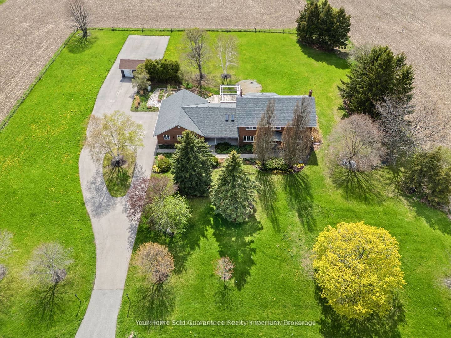 3220 Harmony Road N, Oshawa, ON L1H 0K1