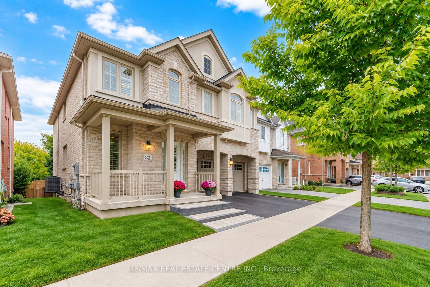 33 Mosely Crescent, Ajax, ON L1Z 0M9