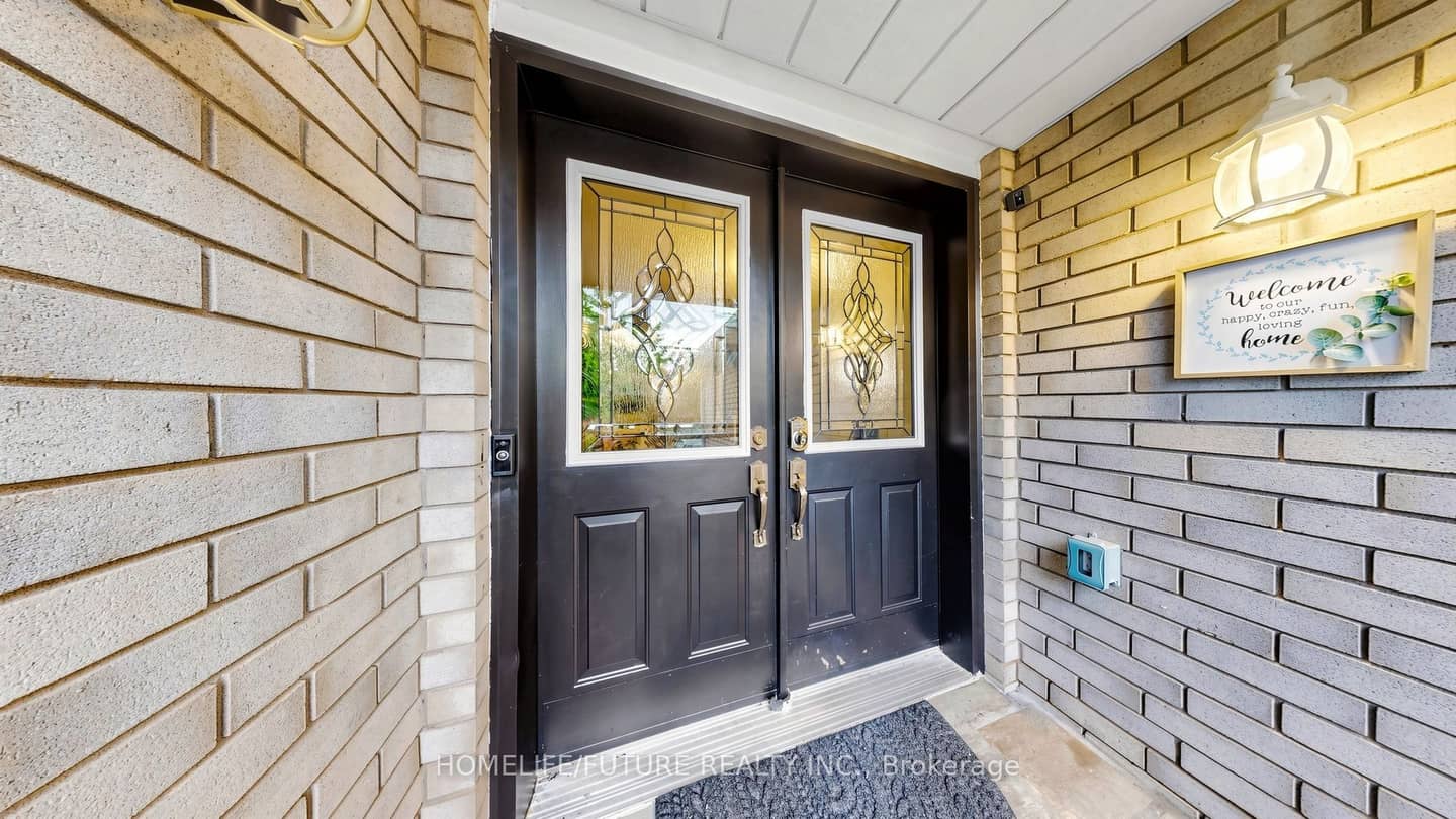 90 Bedell Crescent, Whitby, ON L1R 2H8