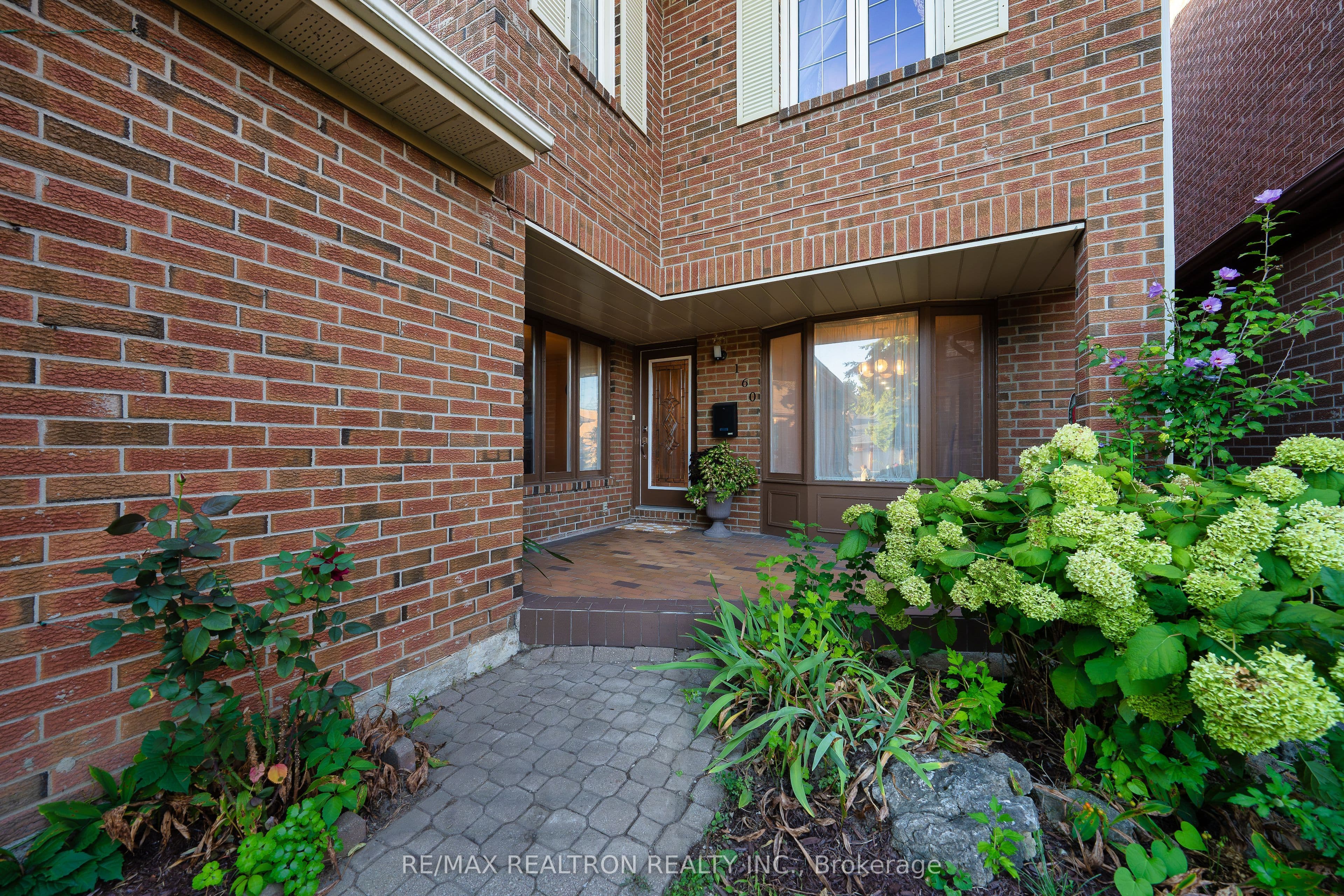 160 Conley Street, Vaughan, ON L4J 2X7