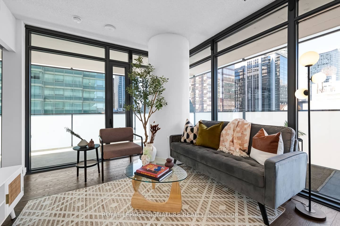 25 Richmond Street E 1212, Toronto, ON M5C 0A6
