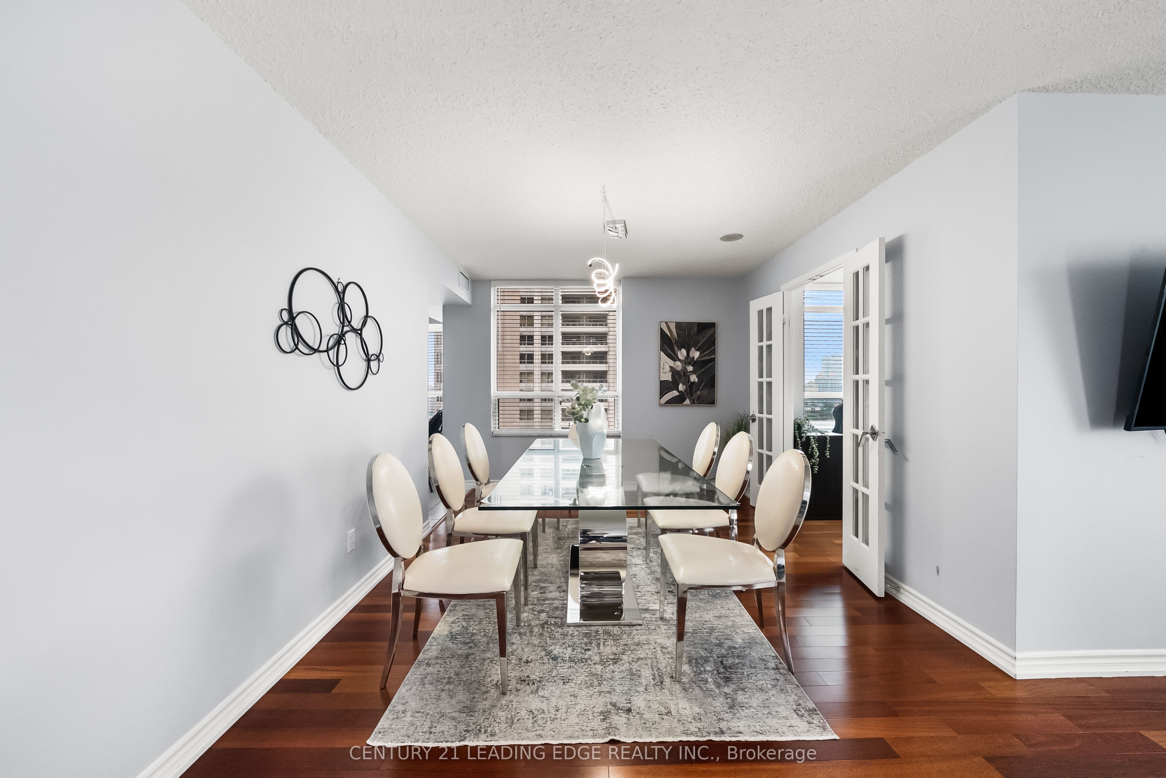 35 Kingsbridge Garden Circle 1812, Mississauga, ON L5R 3Z5