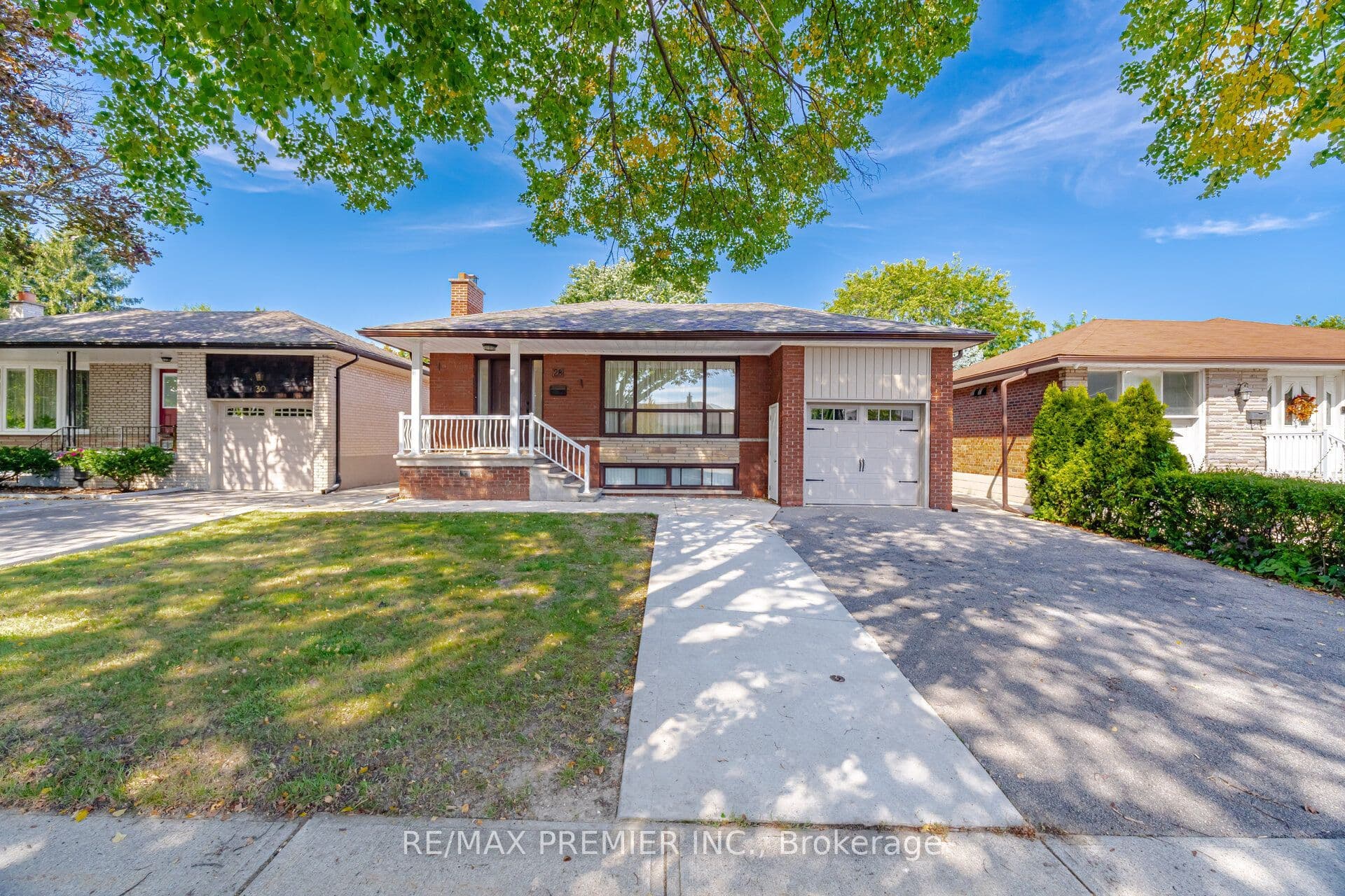 28 Landron Crescent, Toronto, ON M9P 1K7