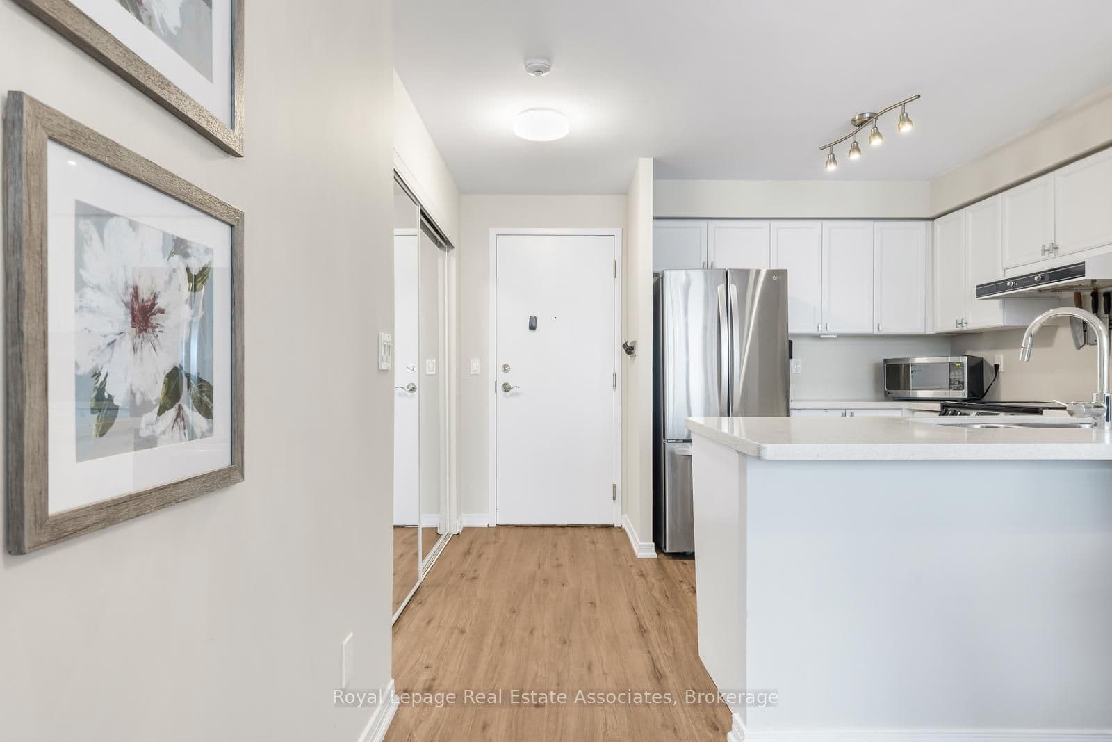 2565 Erin Centre Boulevard PH7, Mississauga, ON L5M 6Z8
