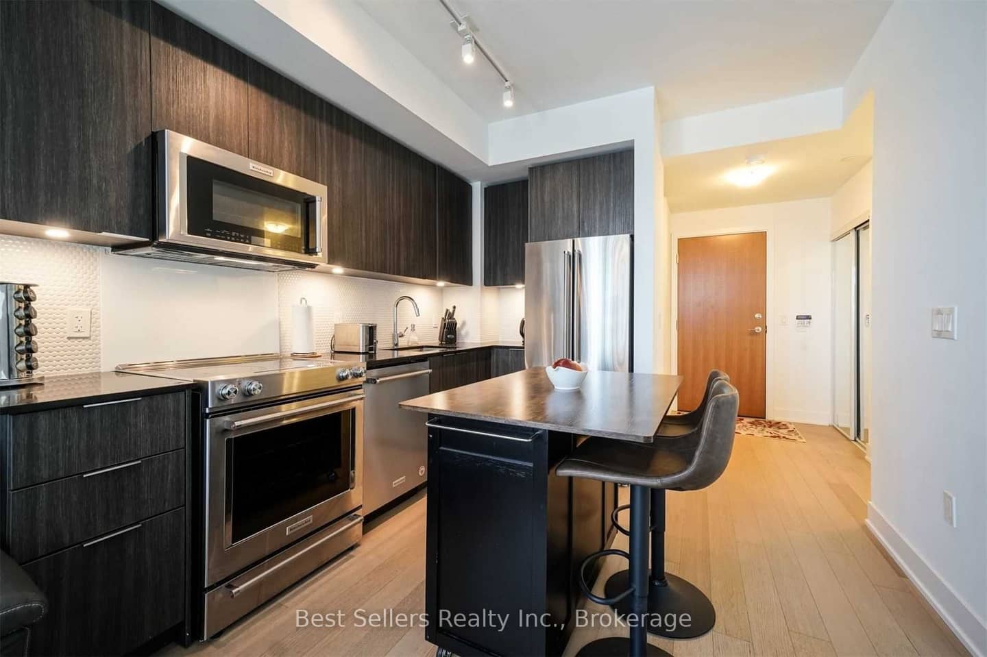 20 Shore Breeze Drive 3103, Toronto, ON M8V 0C7
