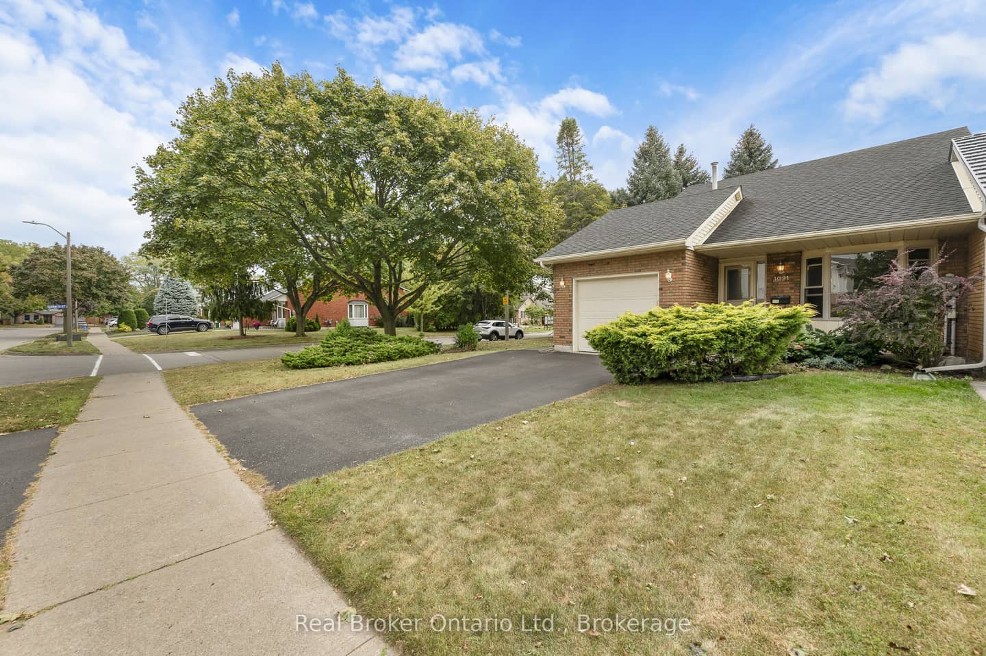 1091 Stephenson Drive, Burlington, ON L7S 2A8