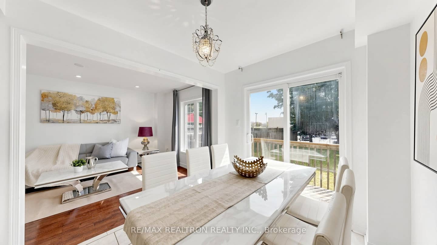 88 Banbrooke Crescent, Newmarket, ON L3X 2W9