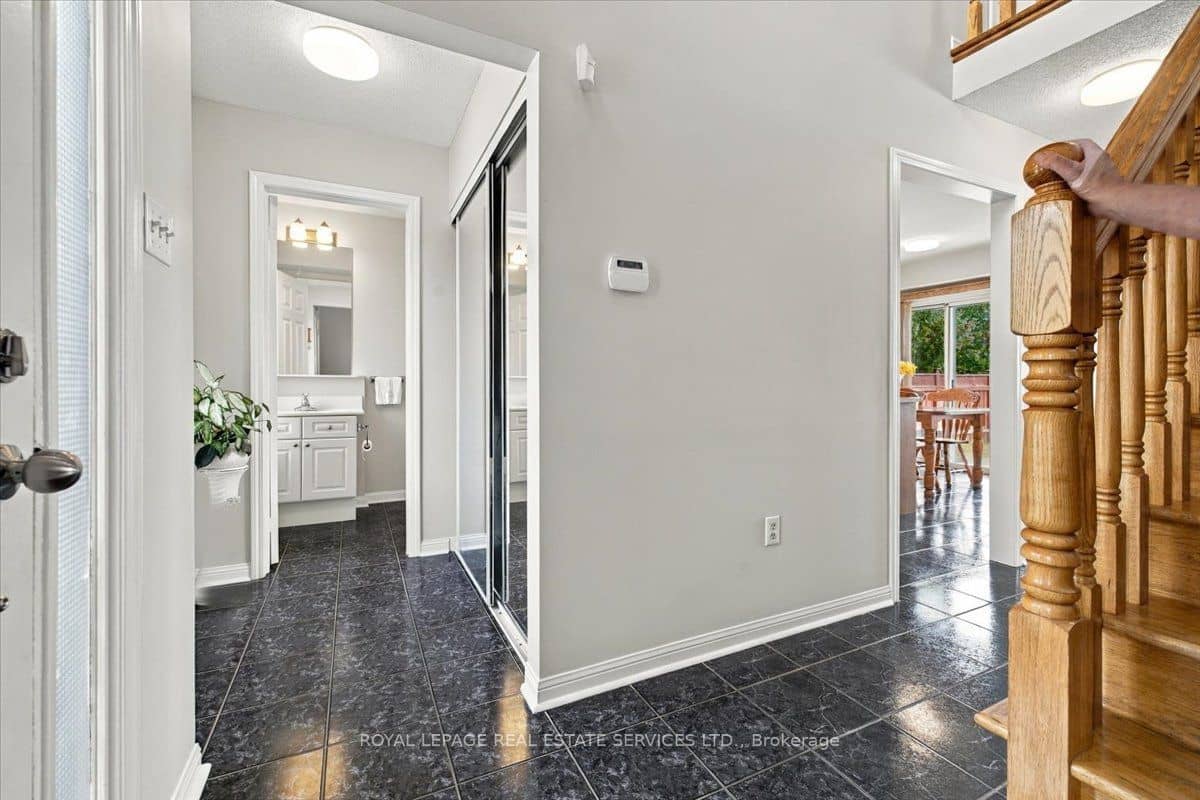 5180 Oakley Drive, Burlington, ON L7L 6N1