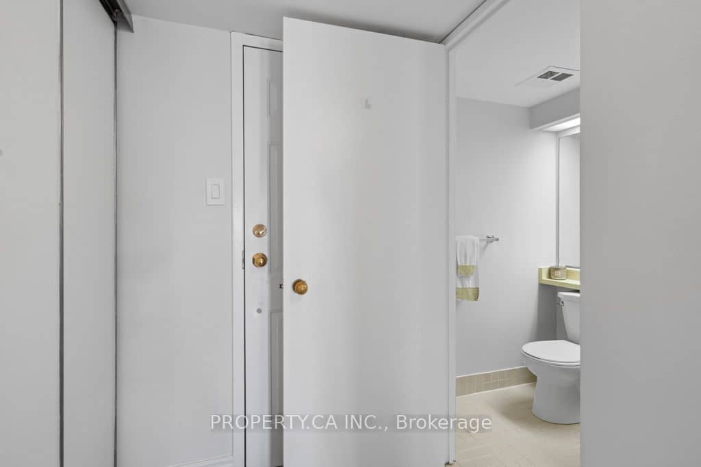 65 Scadding Avenue 608, Toronto, ON M5A 4L1