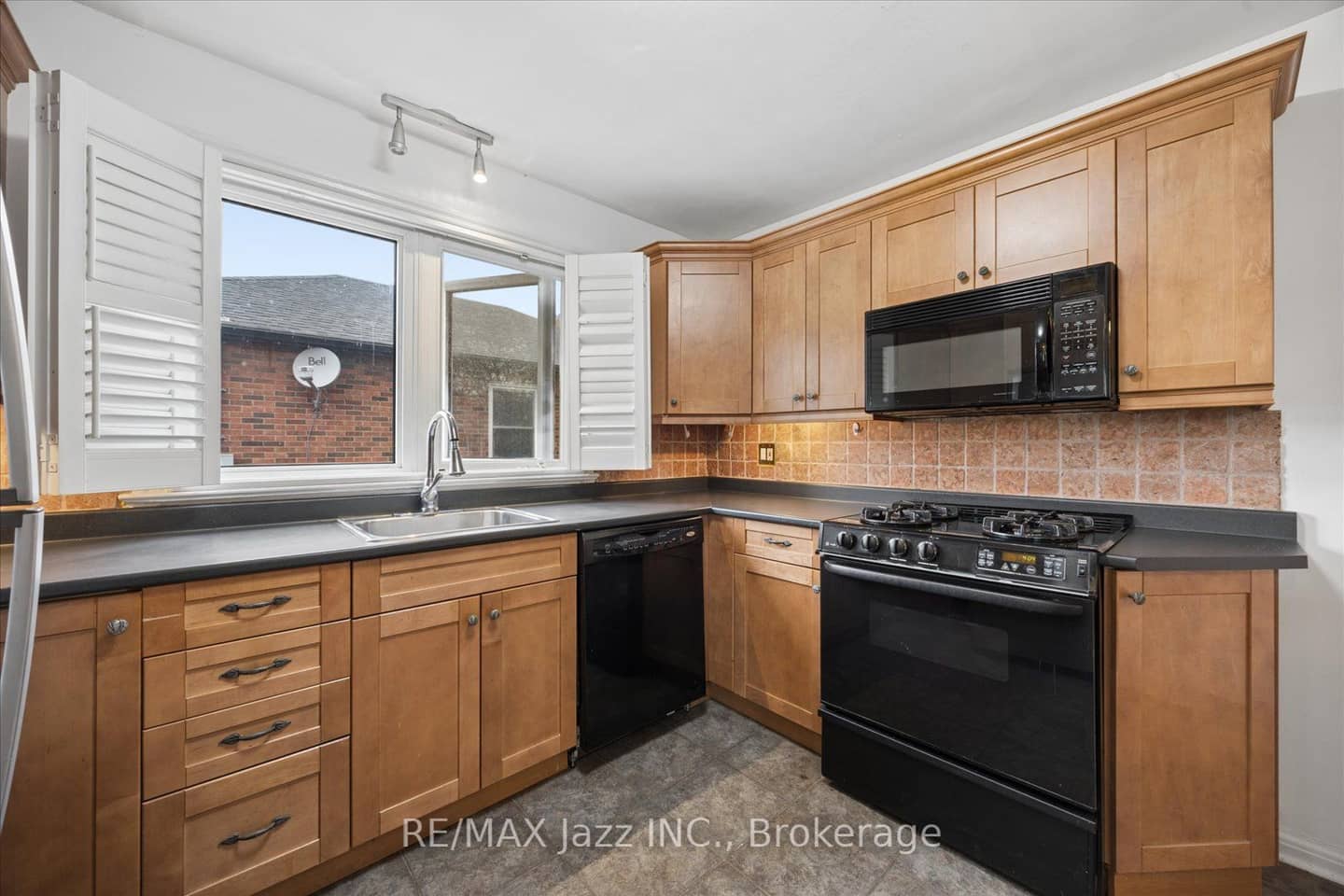 315 Cadillac Avenue S, Oshawa, ON L1H 5Z9