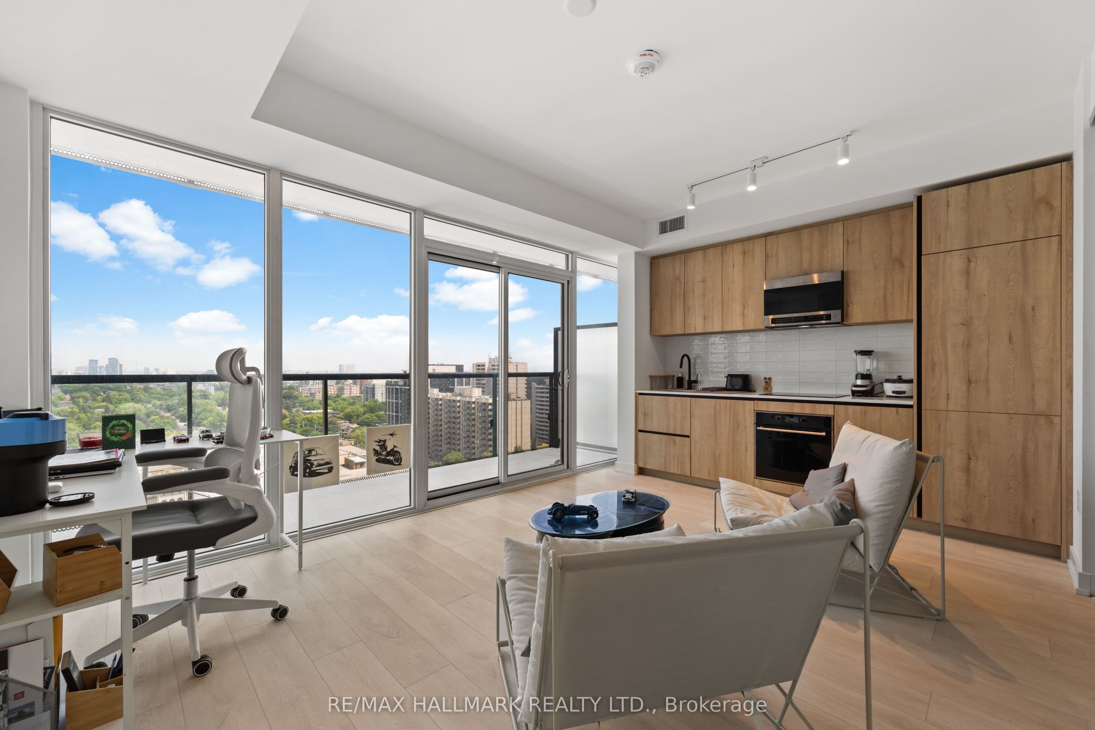 127 Broadway Avenue 1611, Toronto, ON M4P 1V4