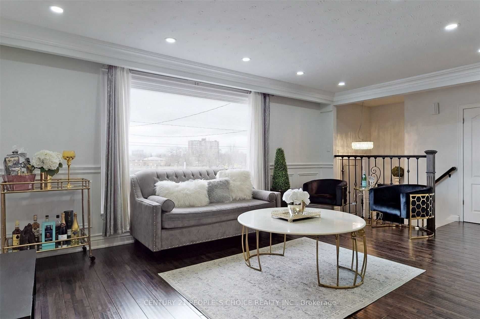 107 Spenvalley Drive Main, Toronto, ON M3L 1Z4