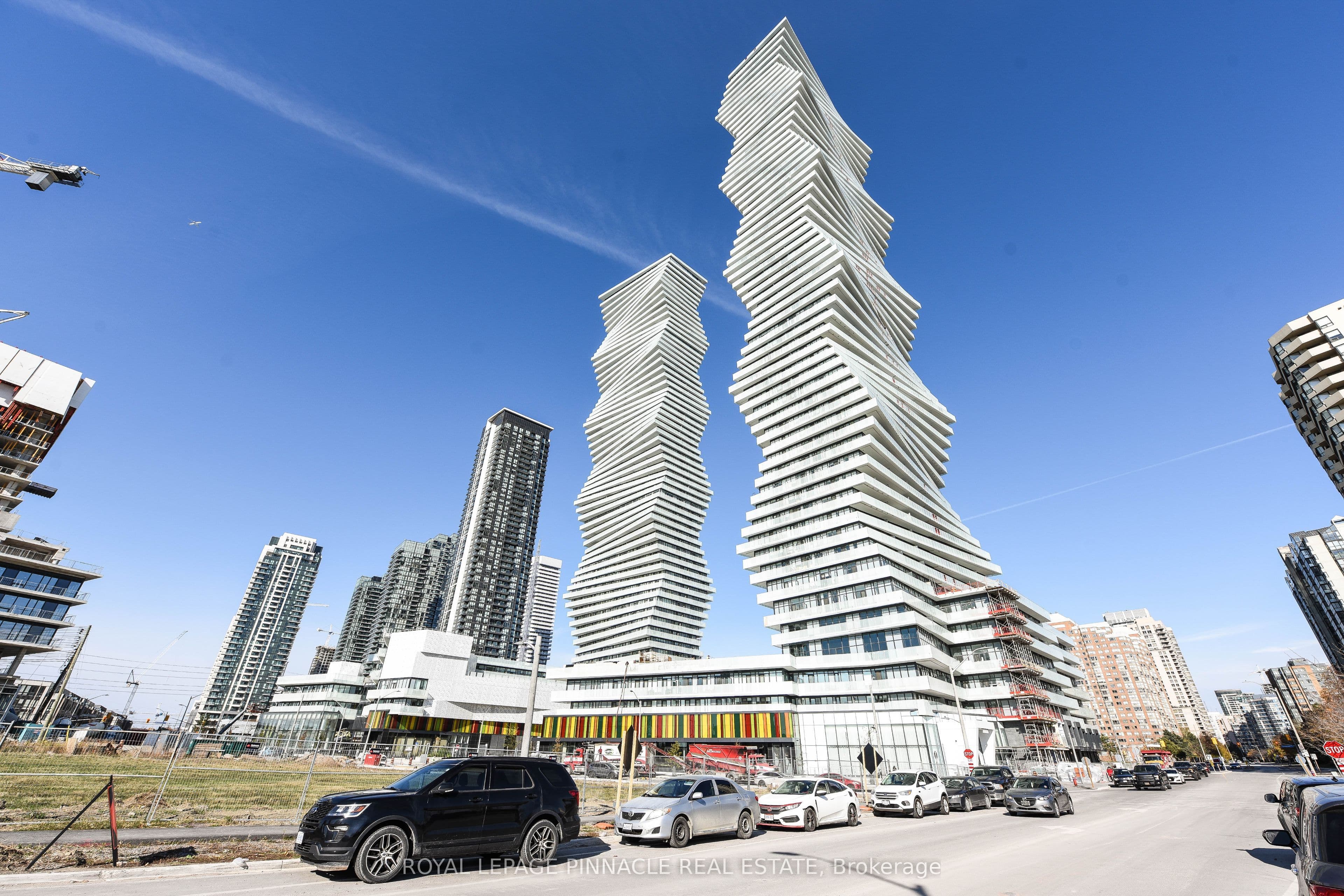 3900 Confederation Parkway 2802, Mississauga, ON L5B 0K7