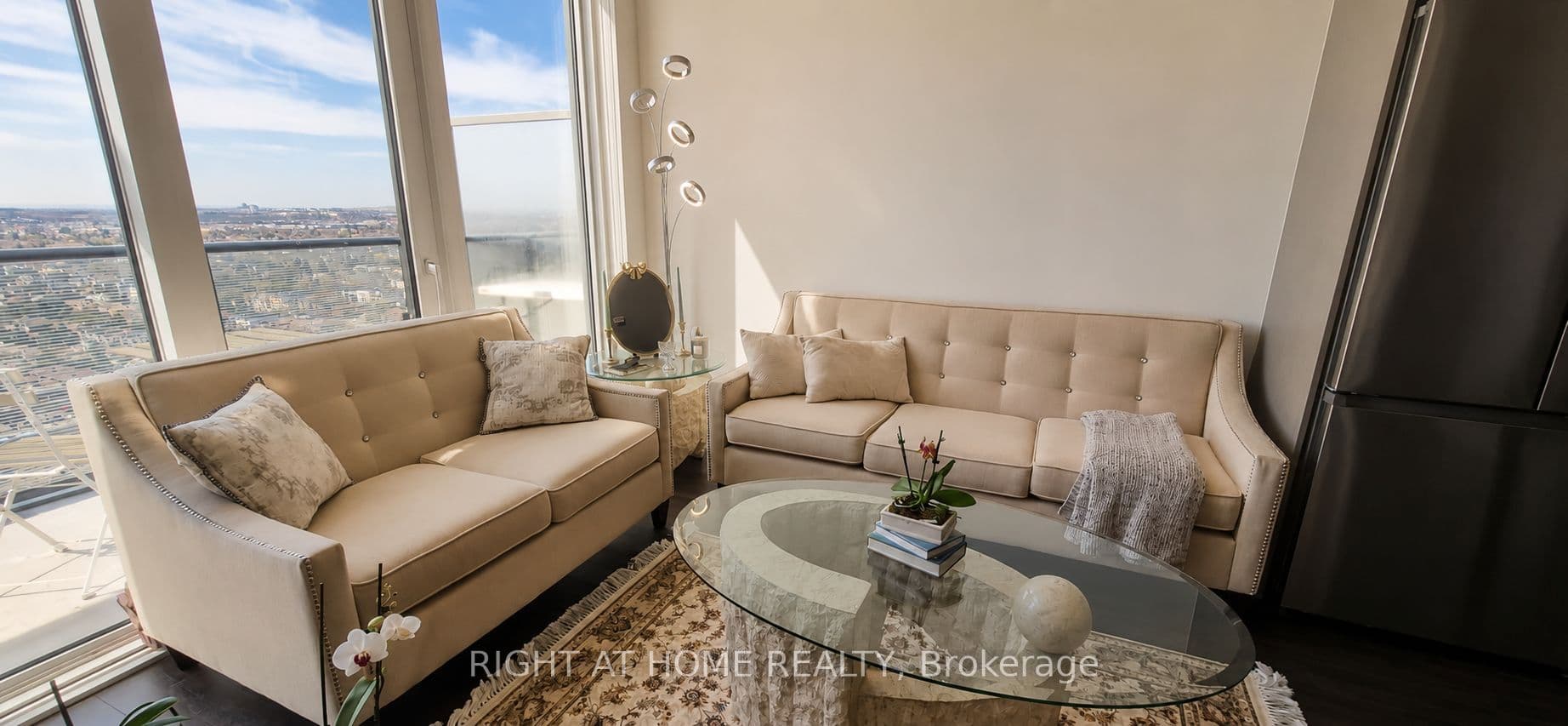 95 Oneida Crescent Ph12, Richmond Hill, ON L4B 0H5