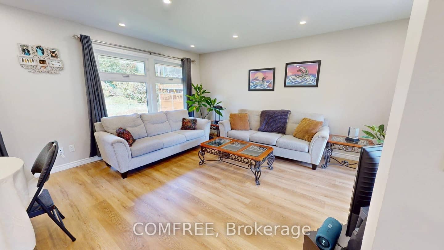 73 Elizabeth Drive, Halton Hills, ON L7J 1B4