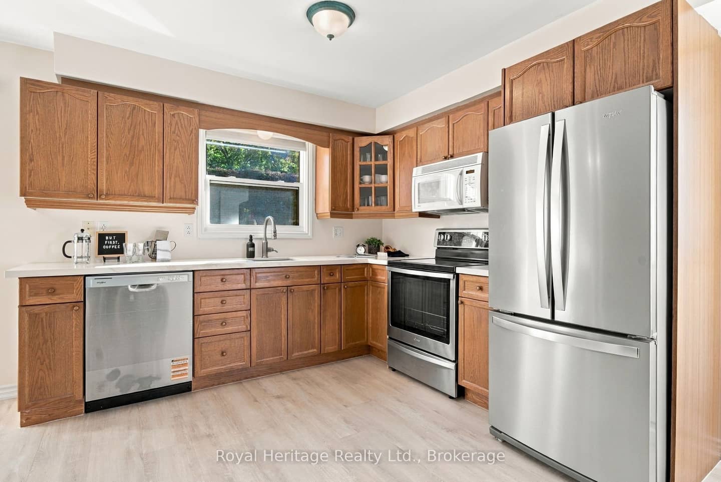 814 Cavan Court, Oshawa, ON L1J 7B8