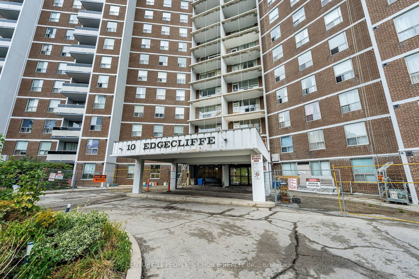 10 Edgecliffe Golfway 809, Toronto, ON M3C 3A3