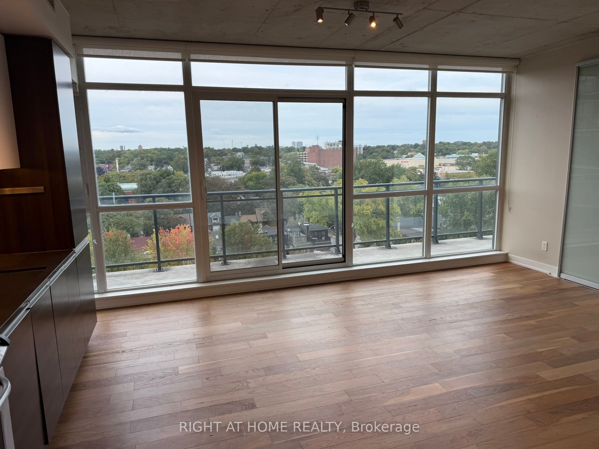 1190 Dundas Street E 1005, Toronto, ON M4M 0C5