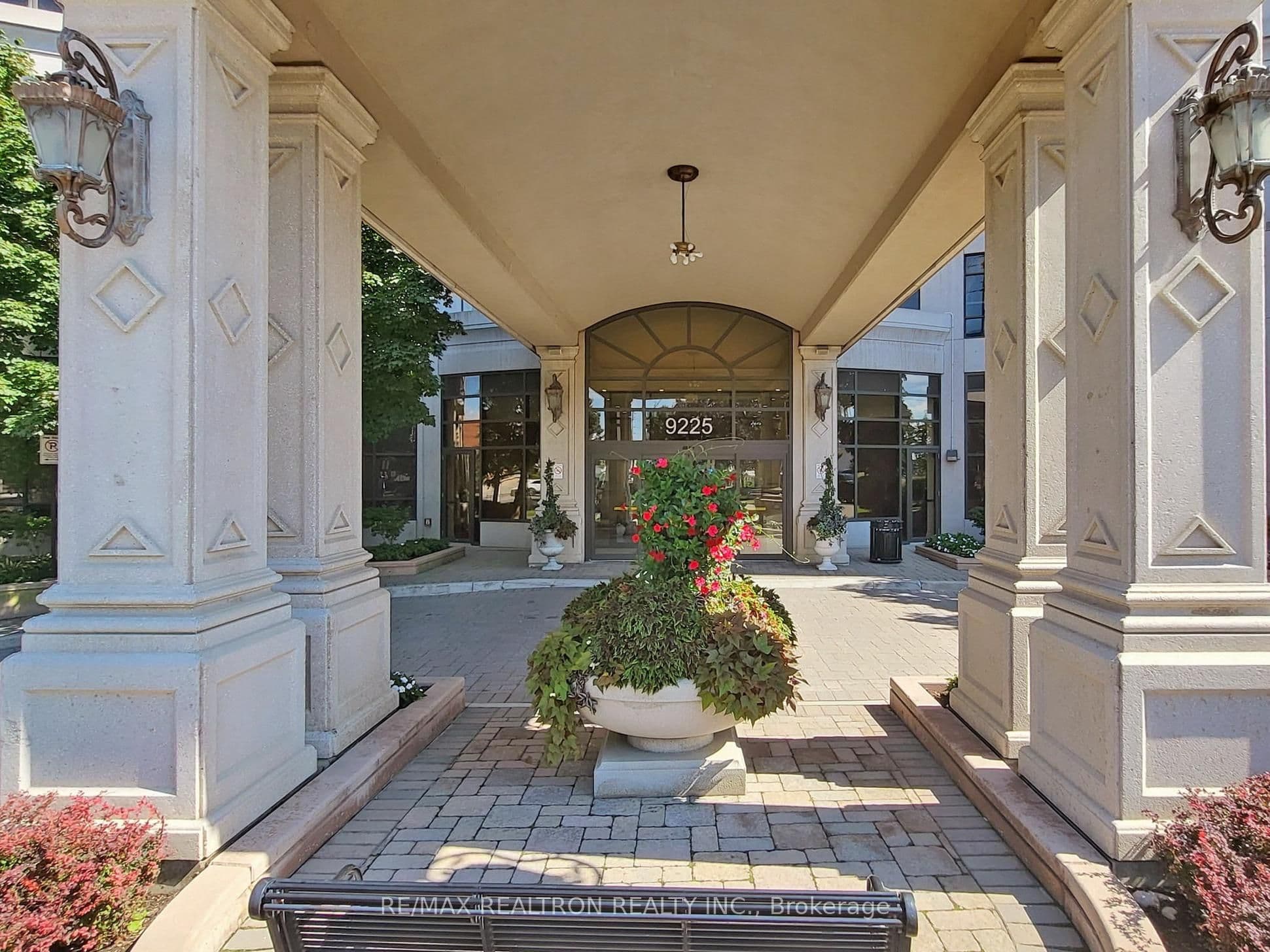 9225 Jane Street 401, Vaughan, ON L6A 0J7