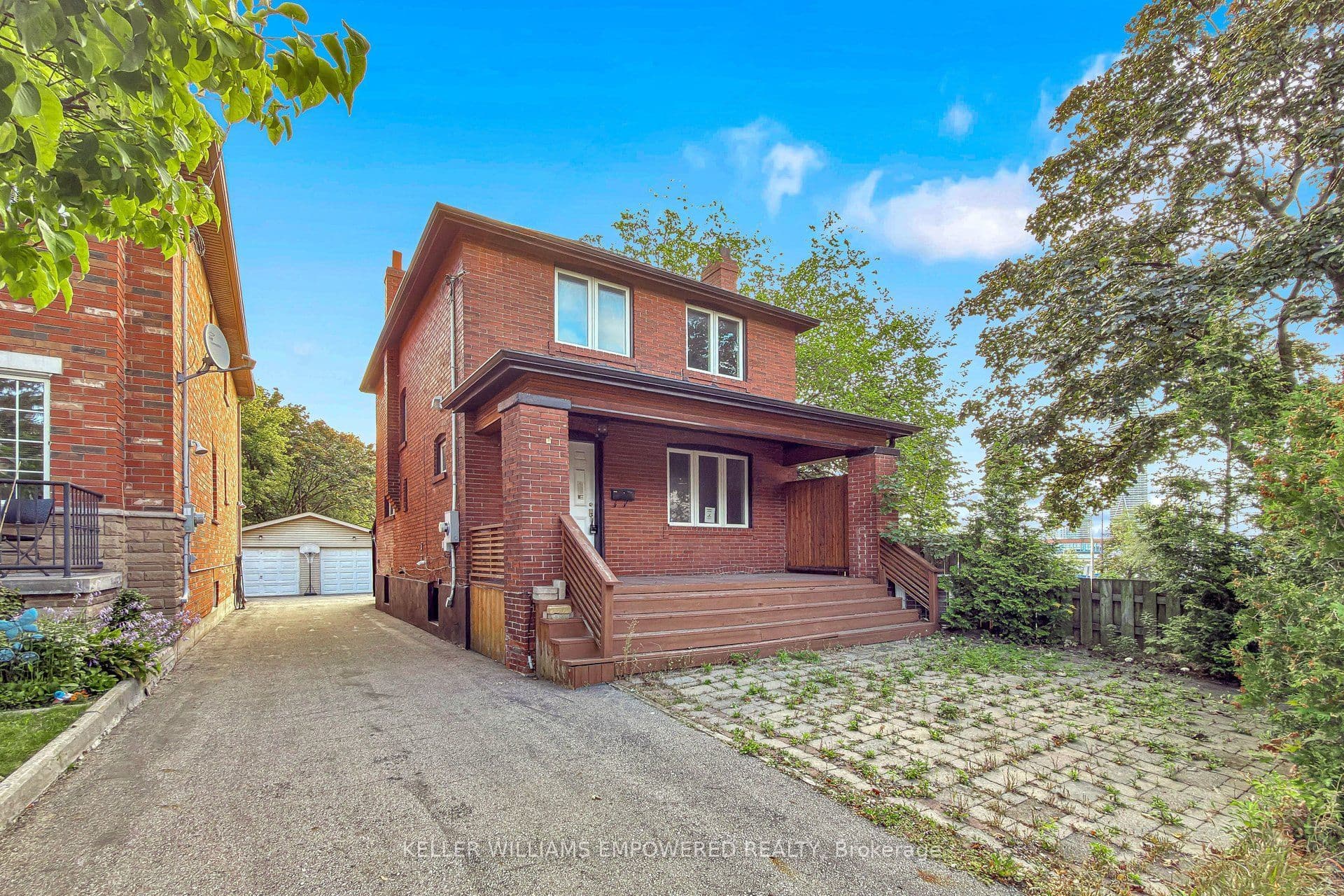 5 Aldgate Avenue, Toronto, ON M8Y 3L4