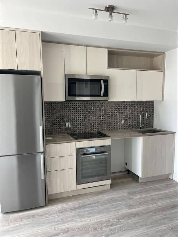 60 Princess Street 1018 SE, Toronto, ON M5A 2C7